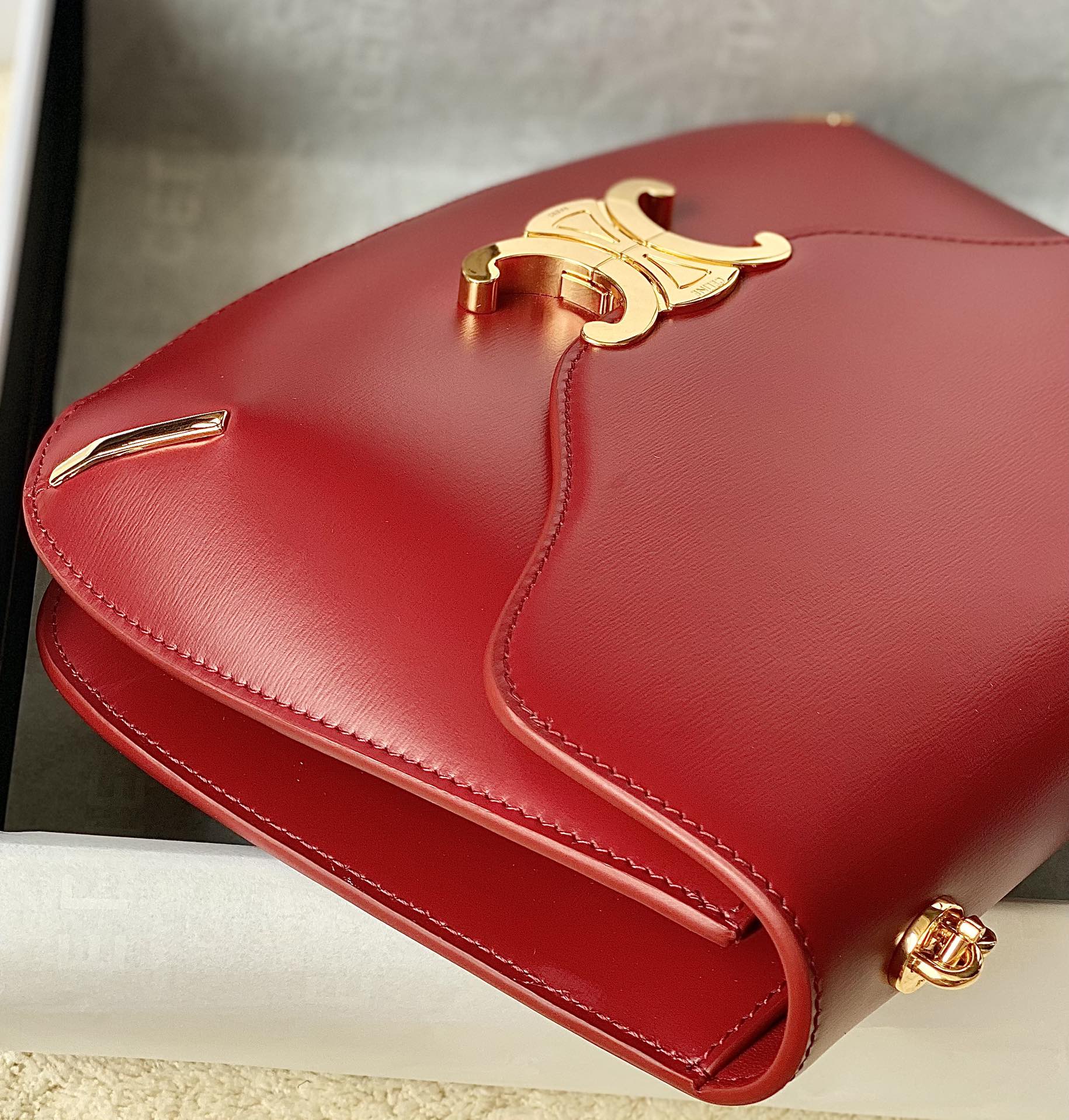 Ce**e besace triomphe bag