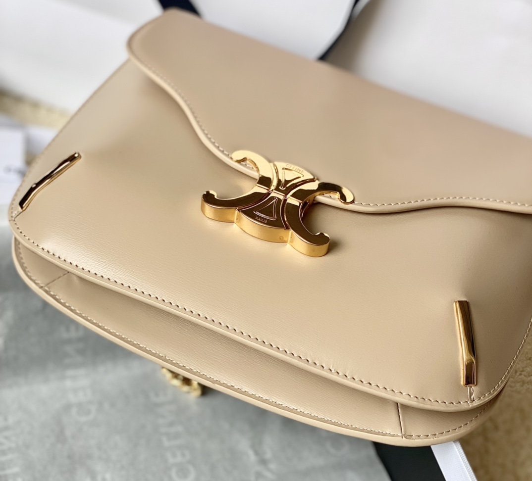 Ce**e besace triomphe bag