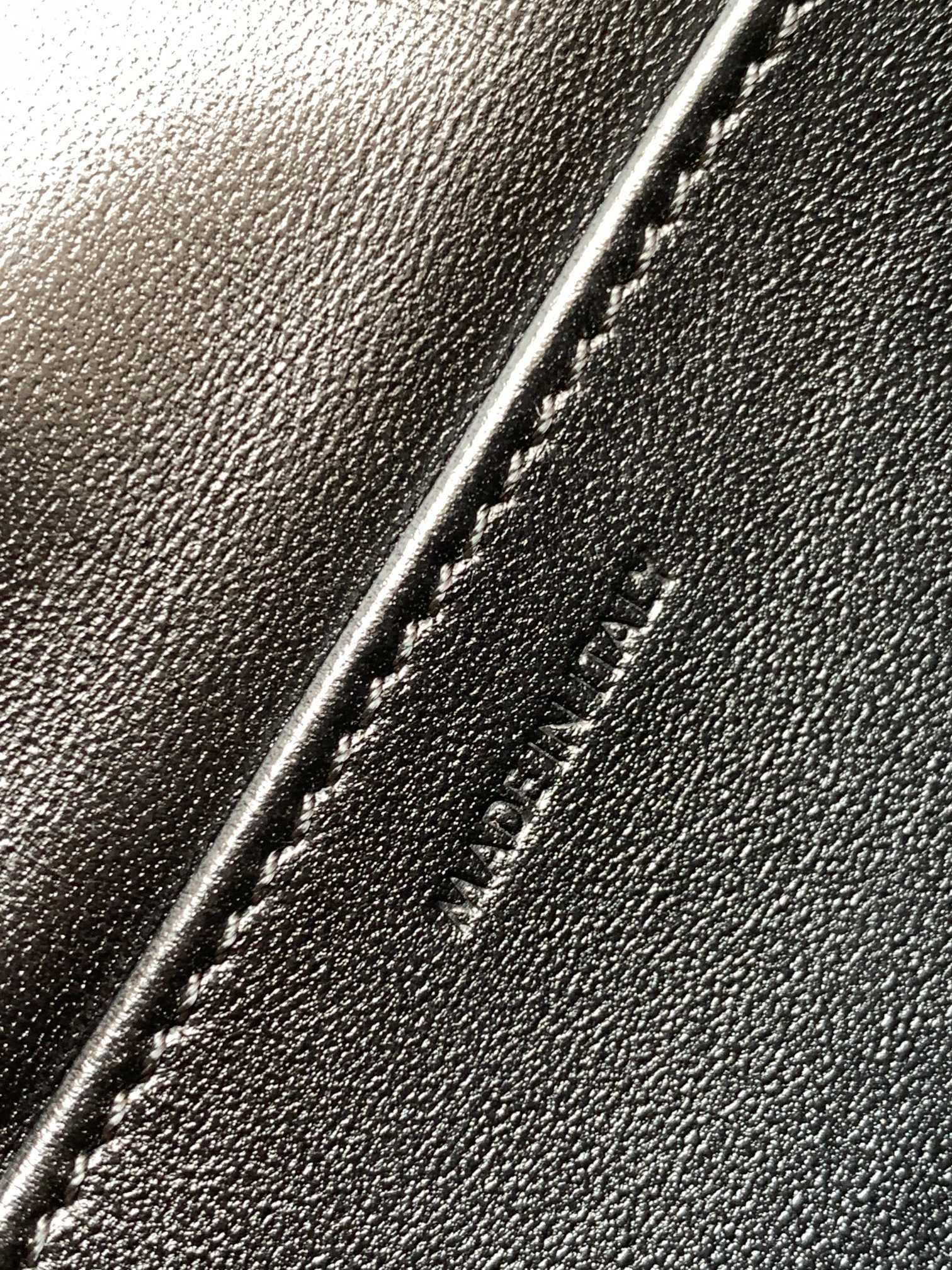 Ce**e chain shoulder bag matelasse monochrome Ce**e in quilted goatskin