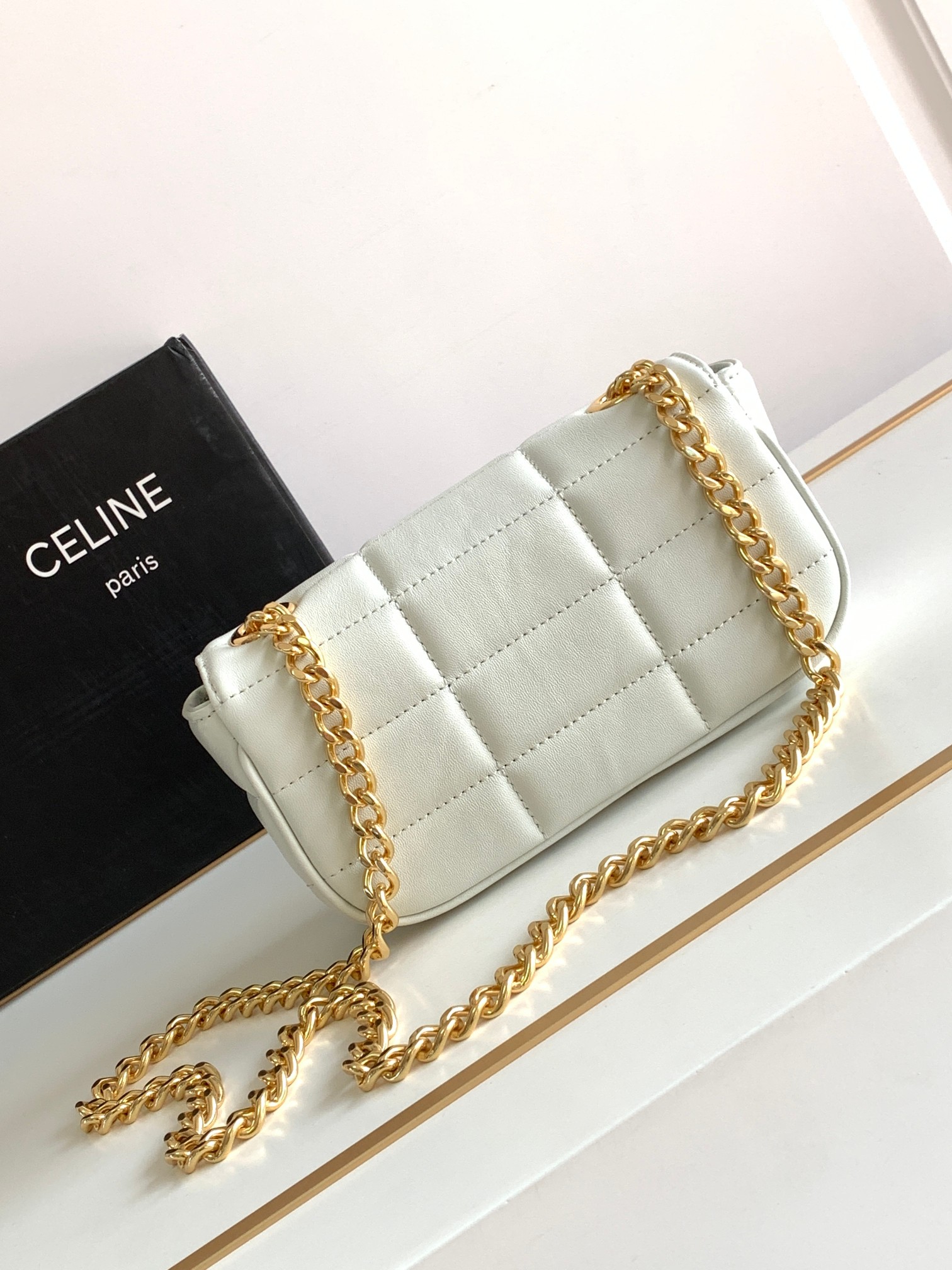 chain shoulder bag matelasse monochrome Ce**e in quilted goatskin