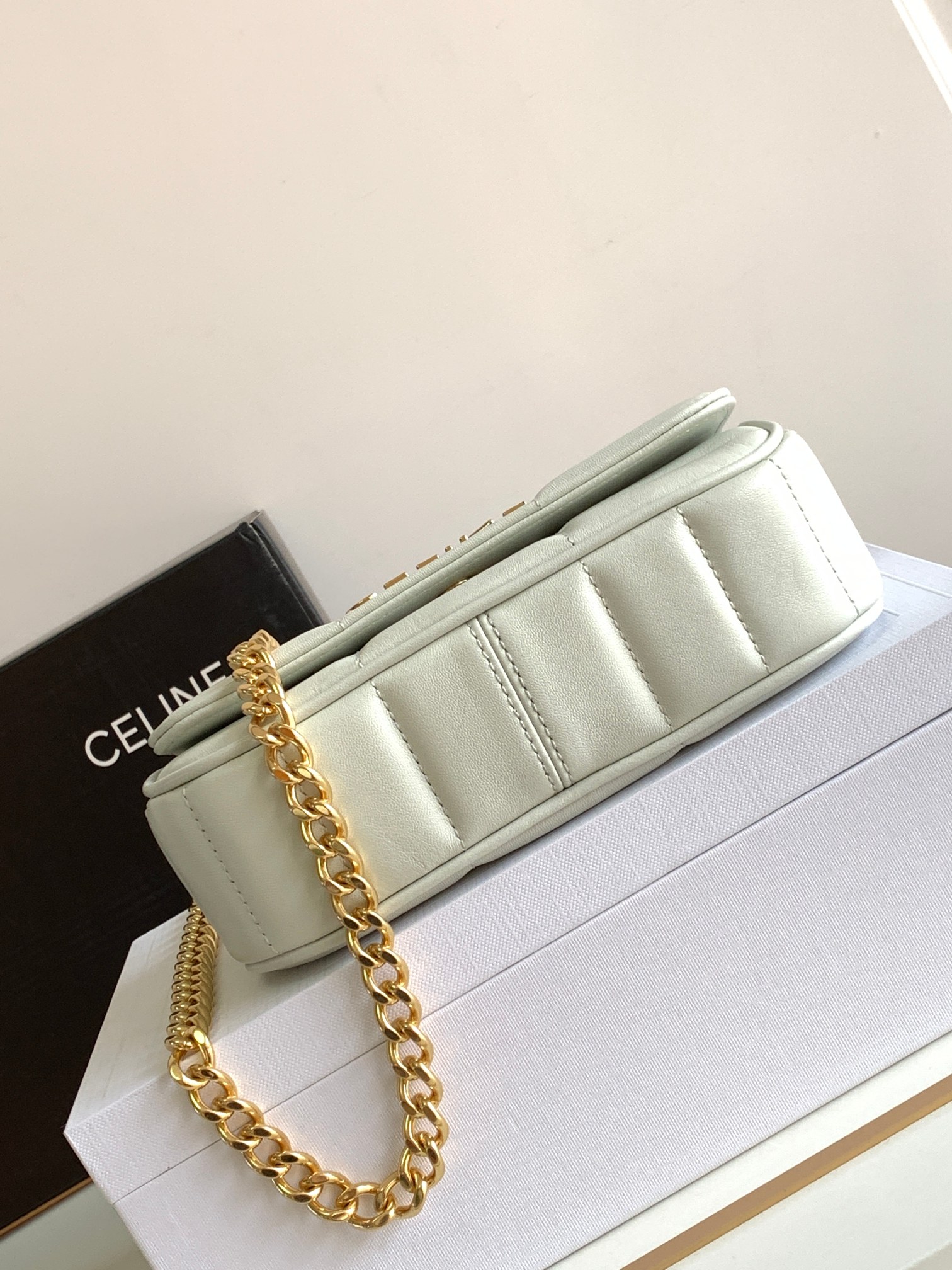 chain shoulder bag matelasse monochrome Ce**e in quilted goatskin
