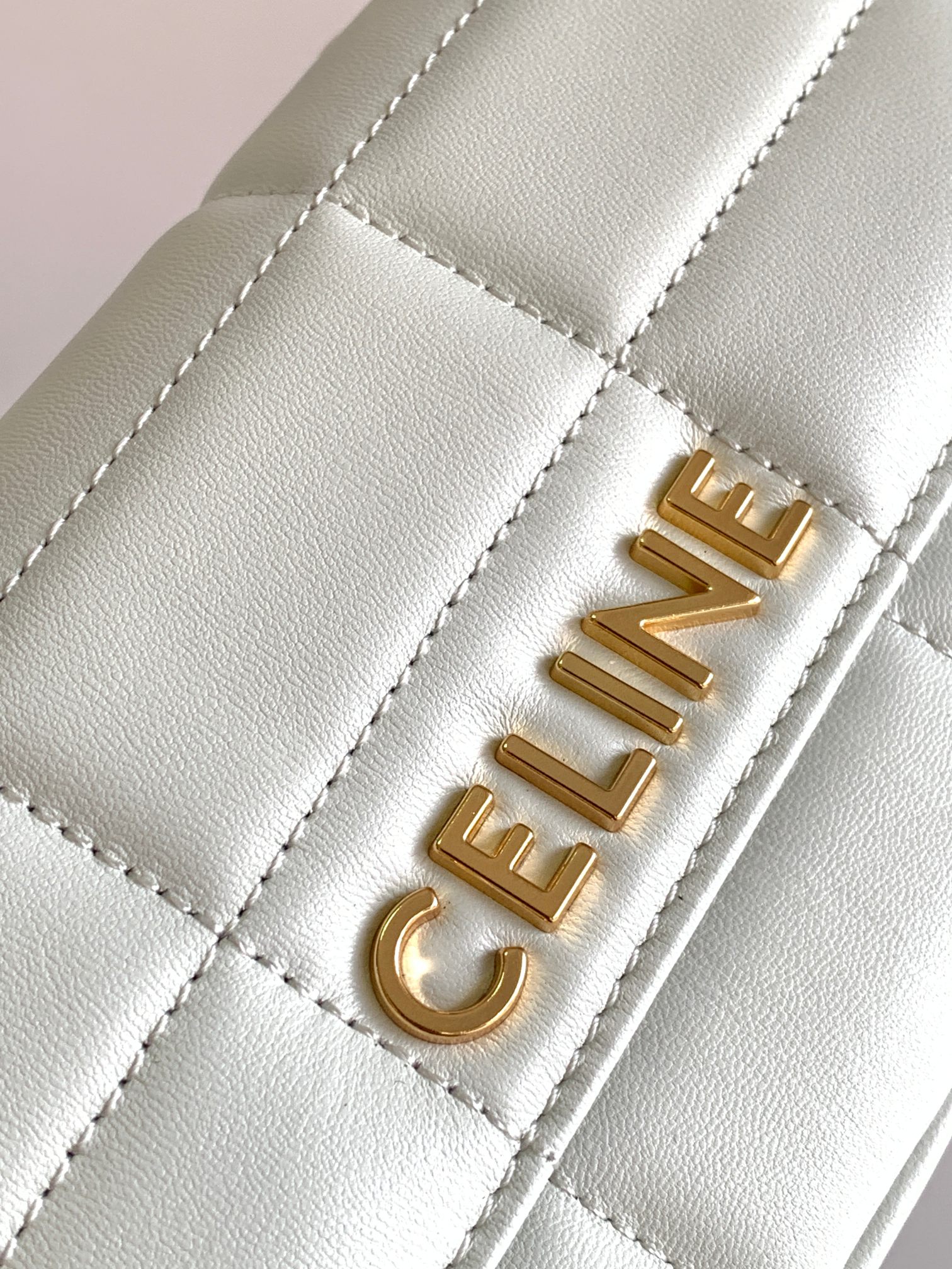 chain shoulder bag matelasse monochrome Ce**e in quilted goatskin