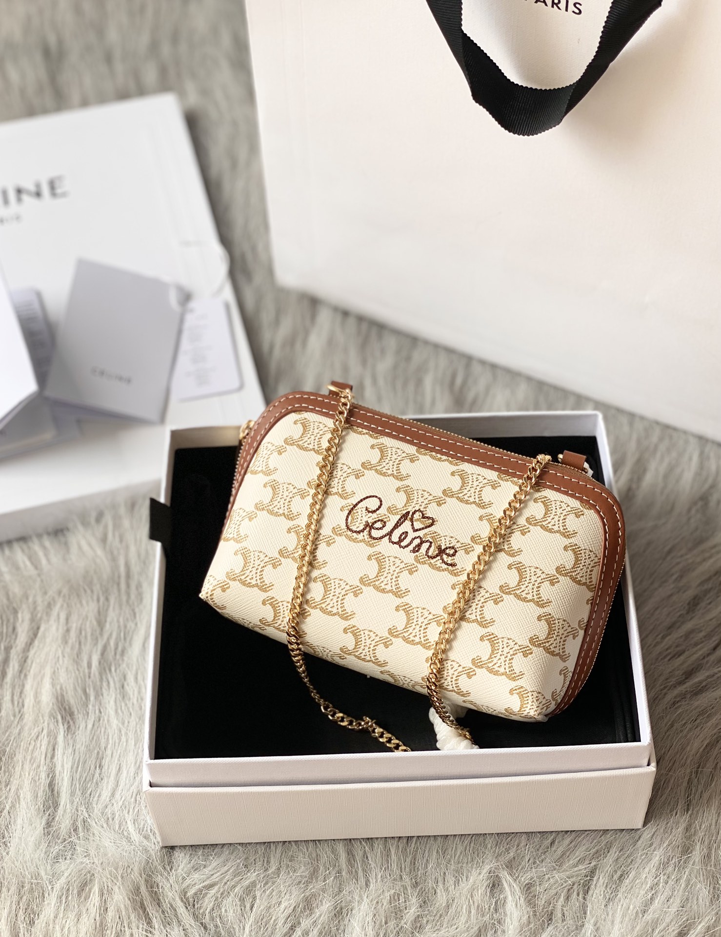 Ce**e clutch with chain