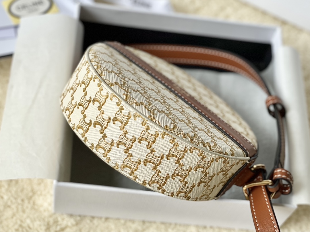 Ceeline Triomphe Bag