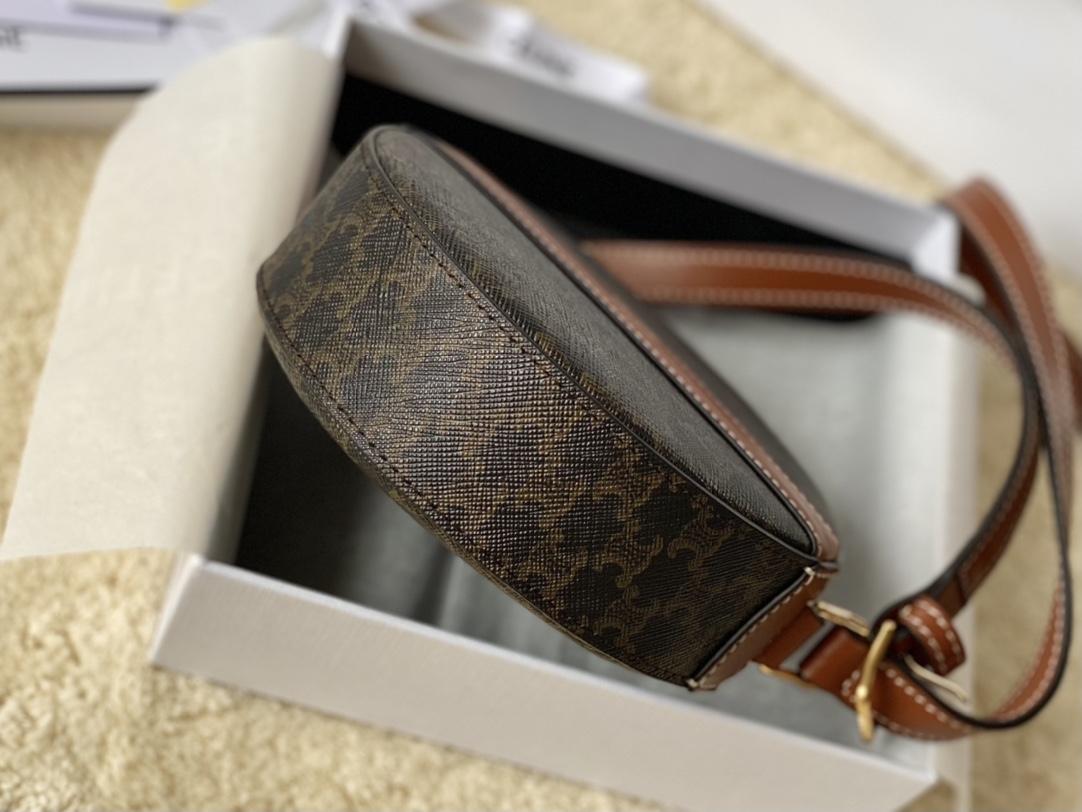 Ceeline Triomphe Bag