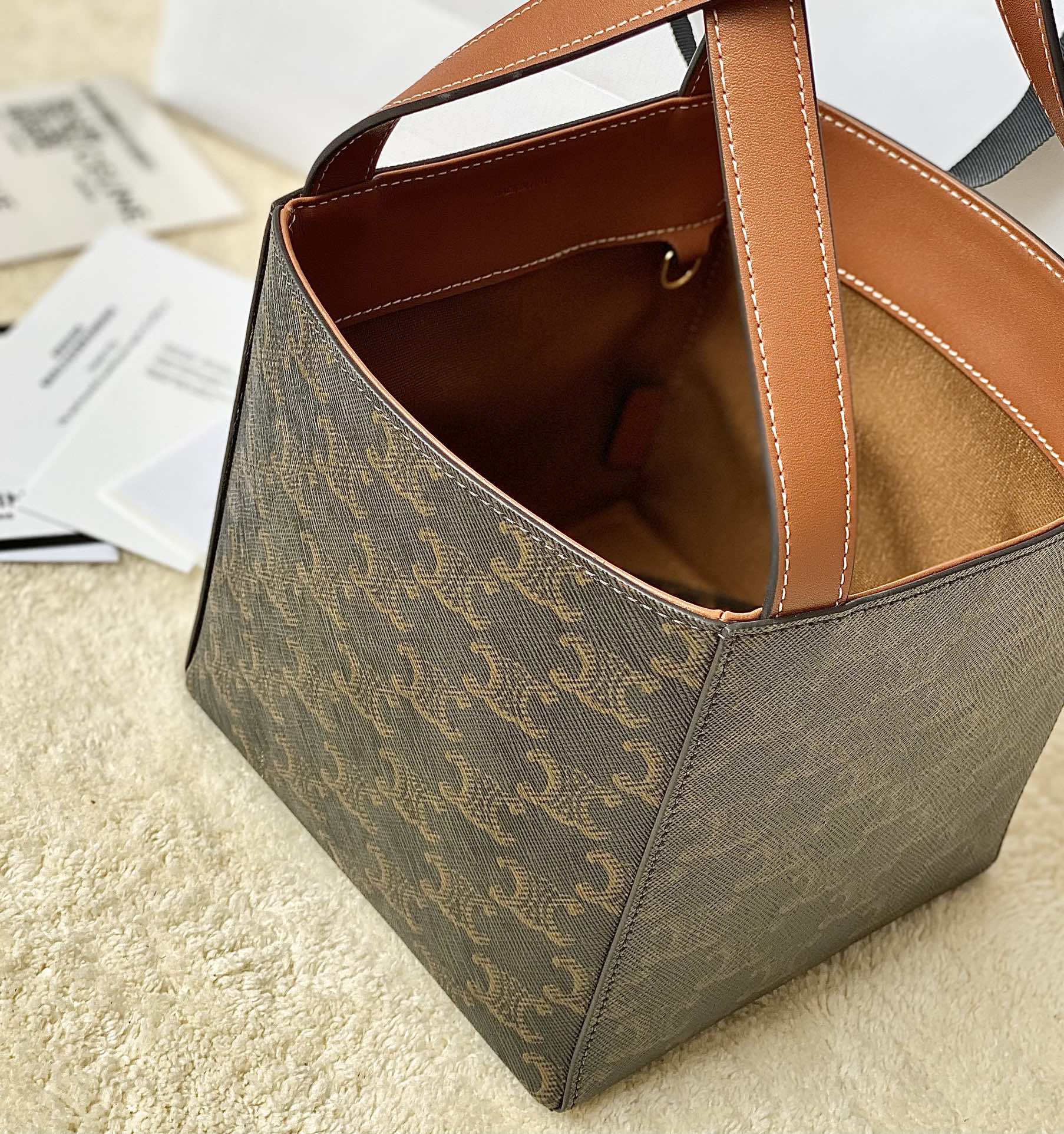 Ce**e cuir triomphe cube bag