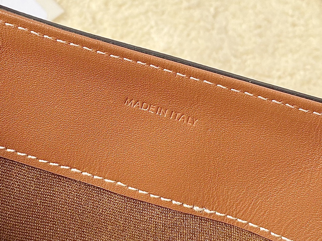 Ce**e cuir triomphe cube bag