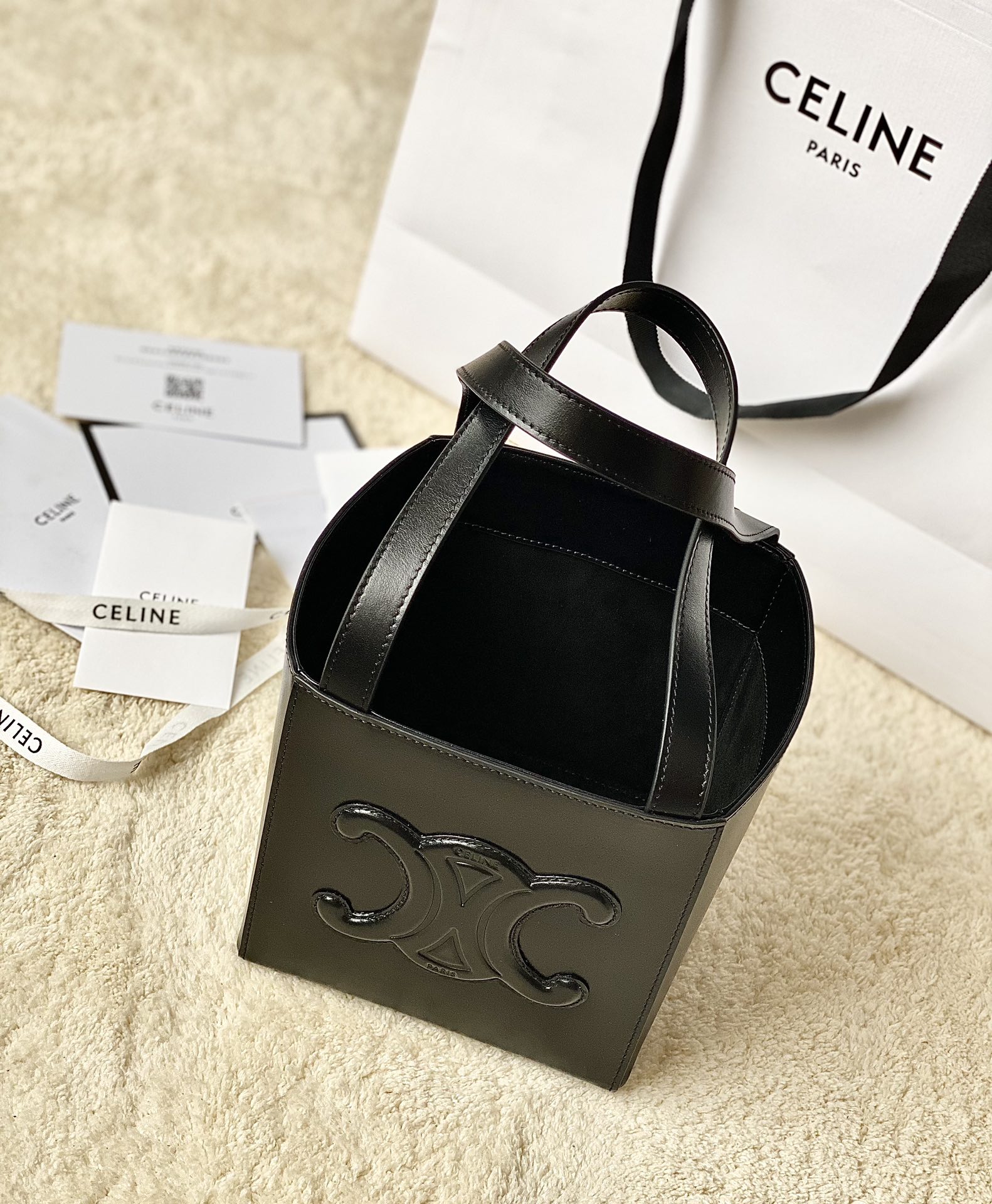 Ce**e cuir triomphe cube bag