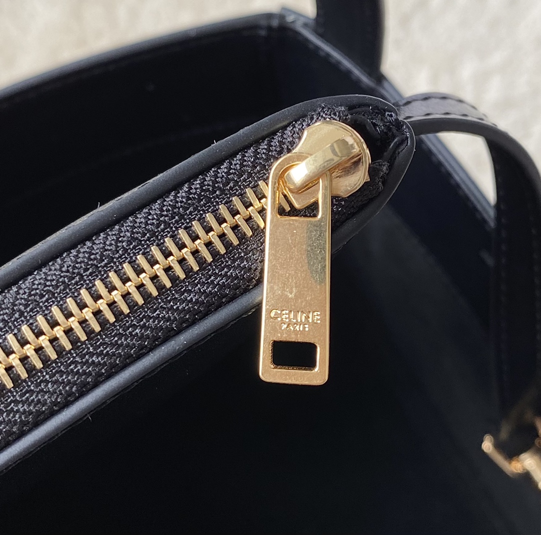 Ce**e cuir triomphe cube bag