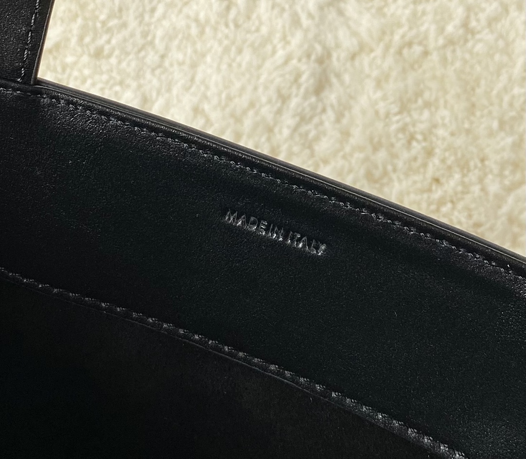 Ce**e cuir triomphe cube bag