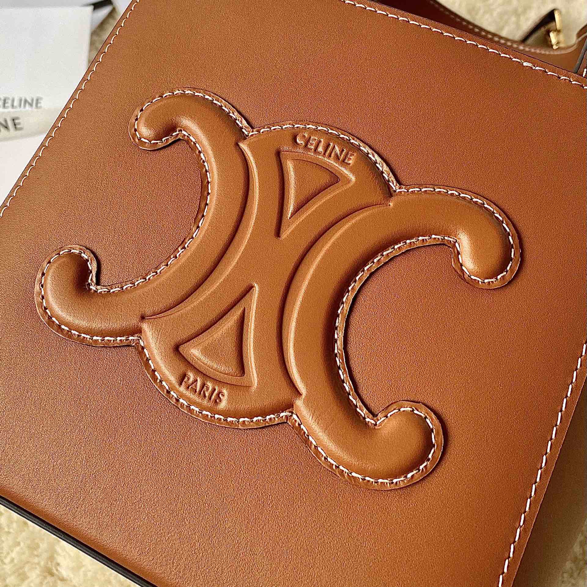 Ce**e cuir triomphe cube bag