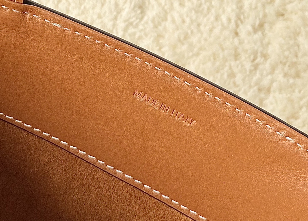 Ce**e cuir triomphe cube bag