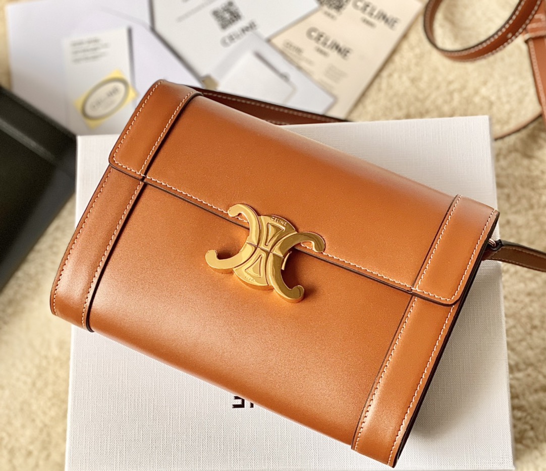 Ce**e triomphe strap bag