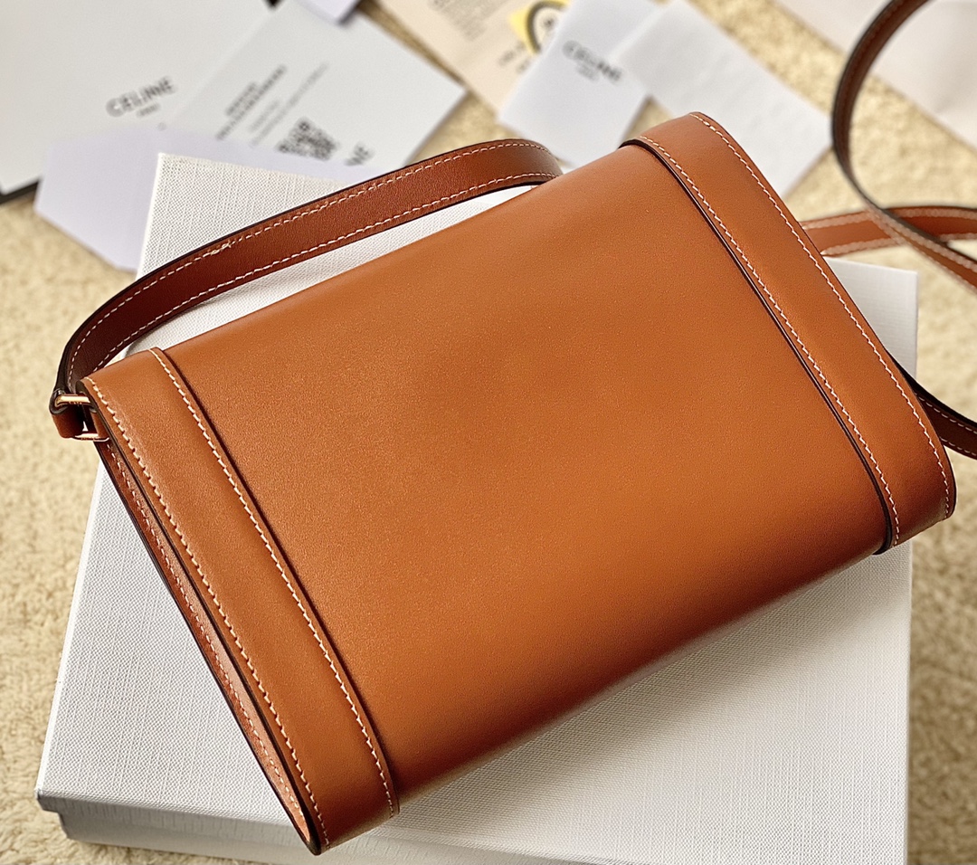 Ce**e triomphe strap bag