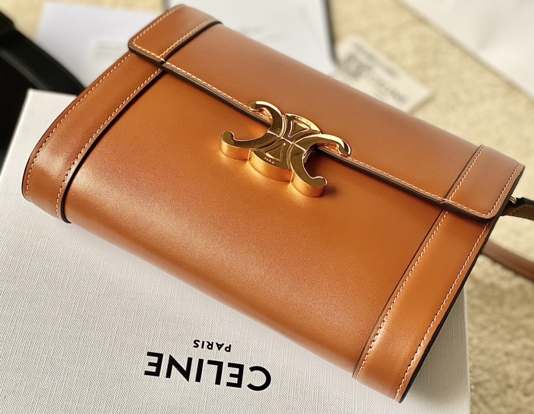 Ce**e triomphe strap bag