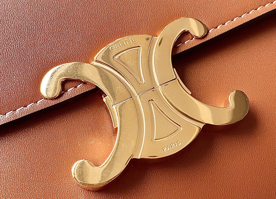 Ce**e triomphe strap bag