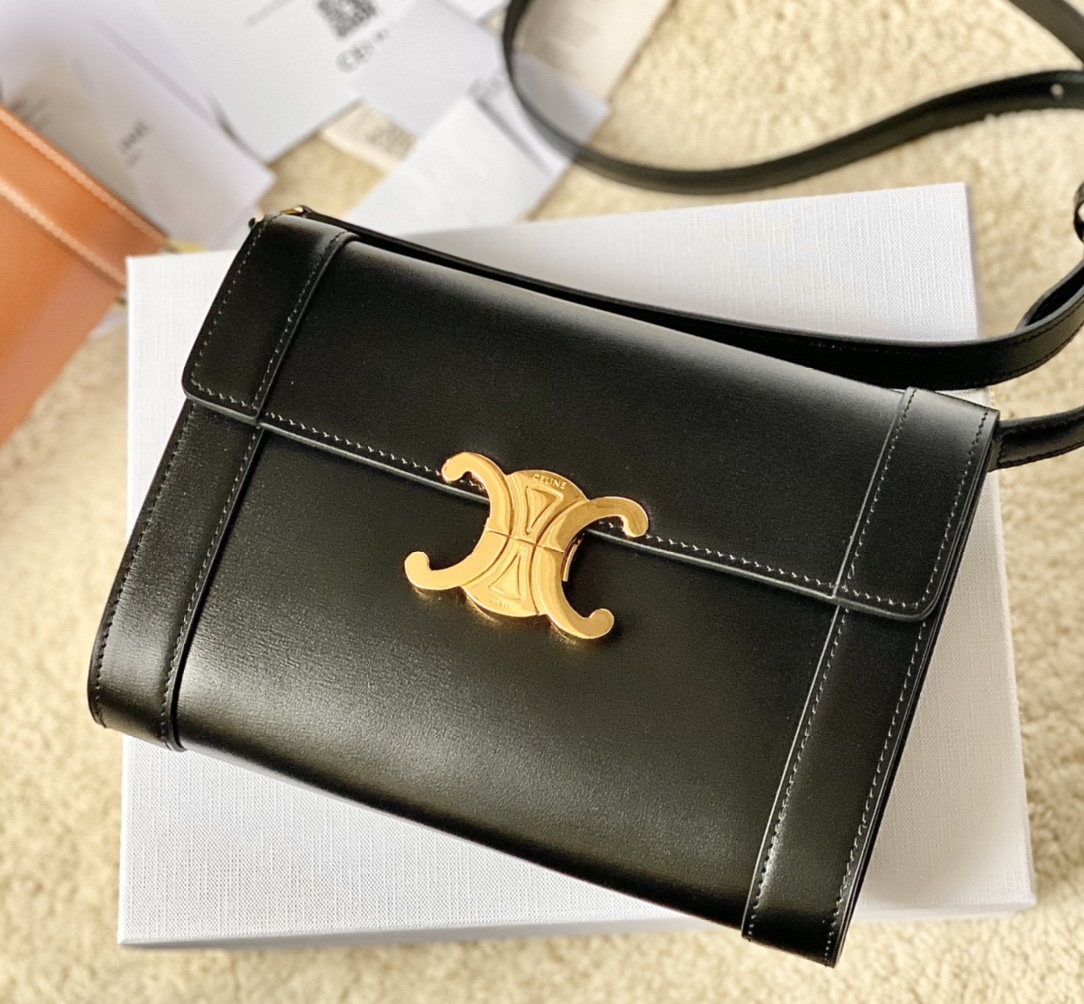 Ce**e triomphe strap bag