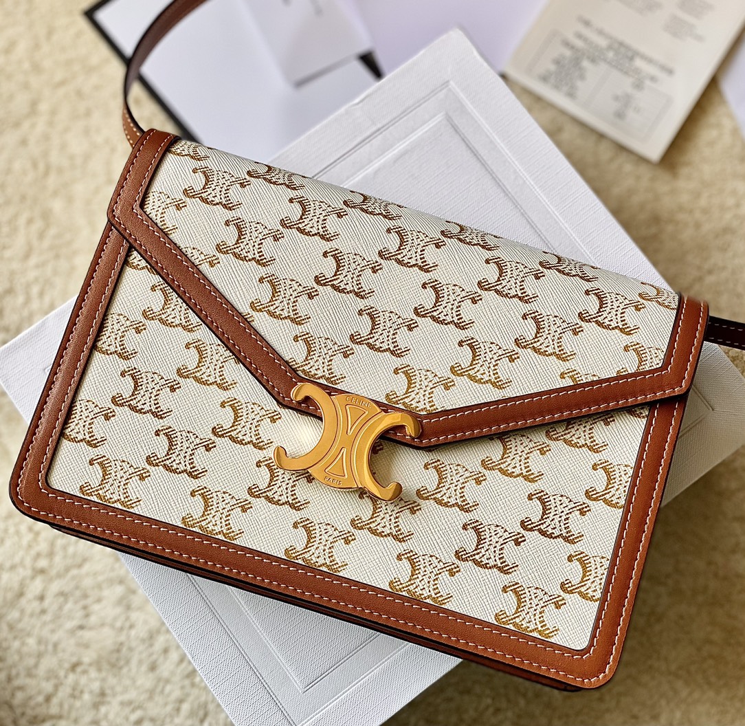 Ce**e enveloppe triomphe bag