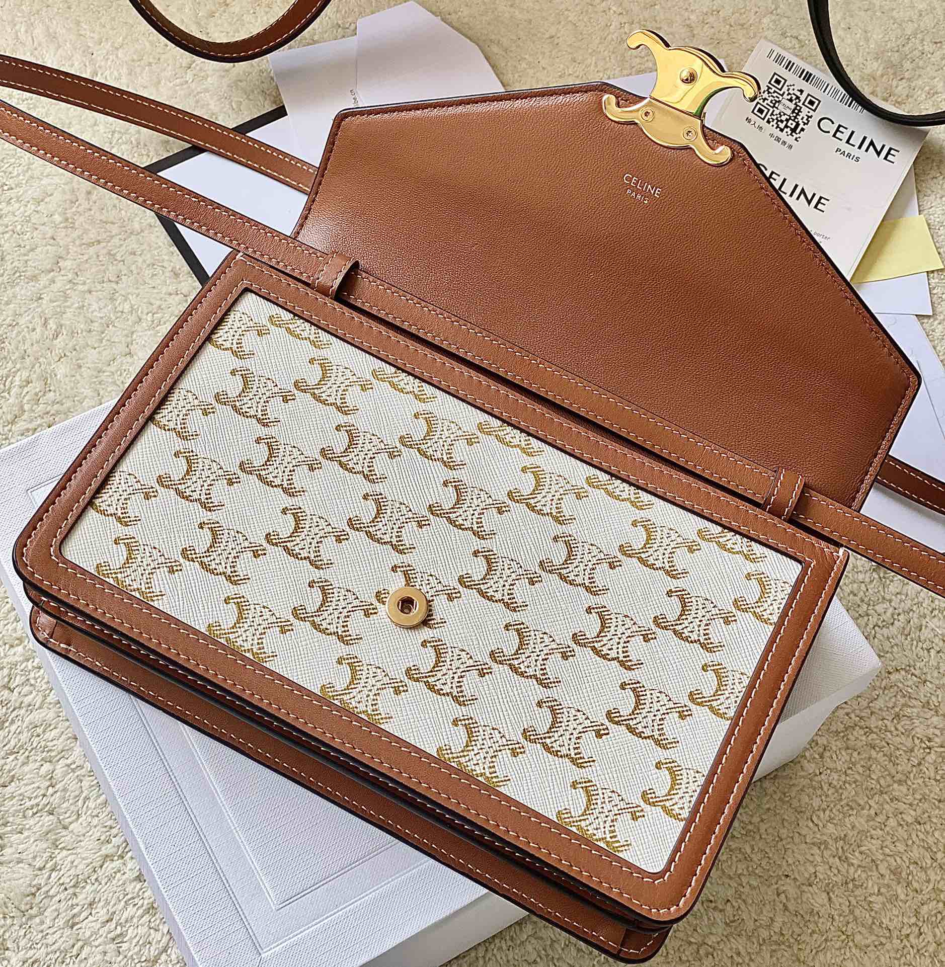 Ce**e enveloppe triomphe bag