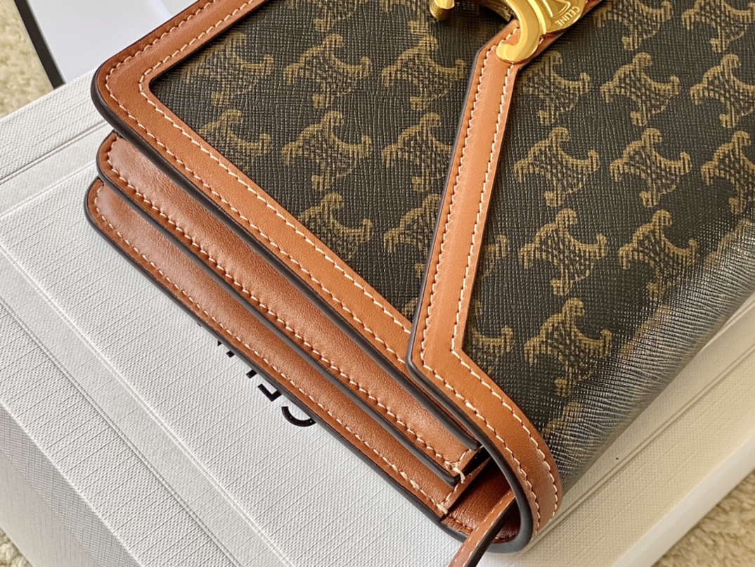 Ce**e enveloppe triomphe bag
