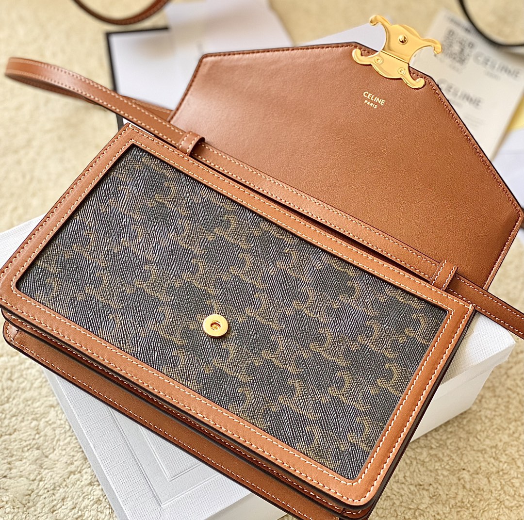 Ce**e enveloppe triomphe bag
