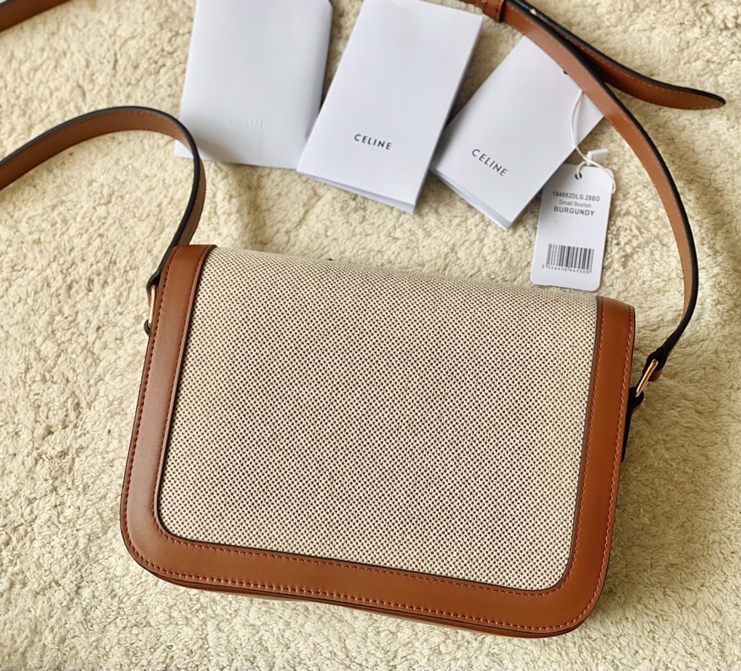 Ce**e classique triomphe bag