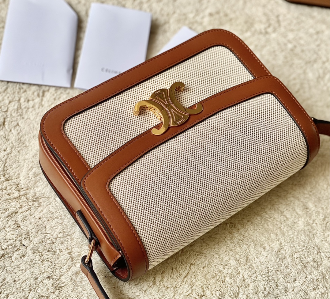 Ce**e classique triomphe bag