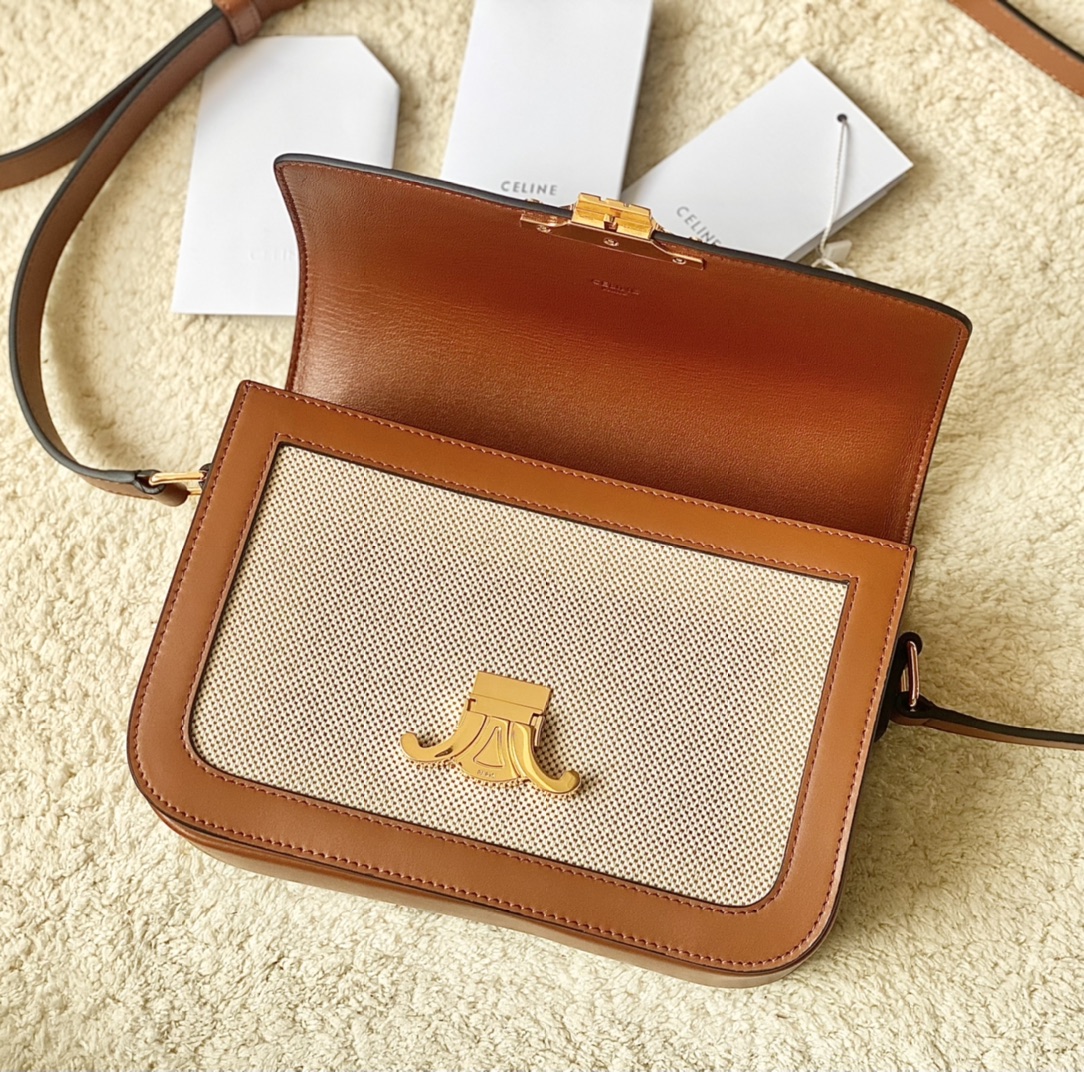 Ce**e classique triomphe bag