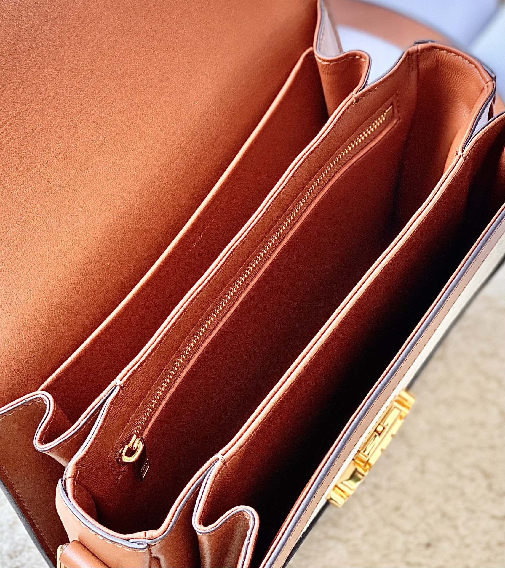 Ce**e classique triomphe bag