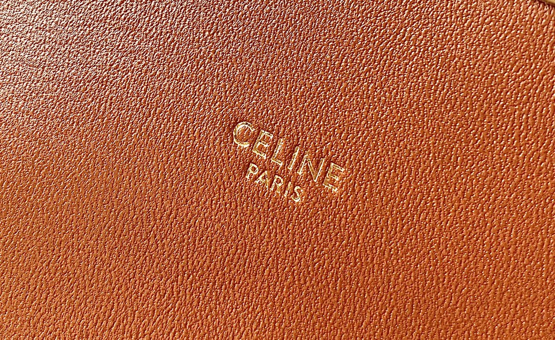 Ce**e classique triomphe bag