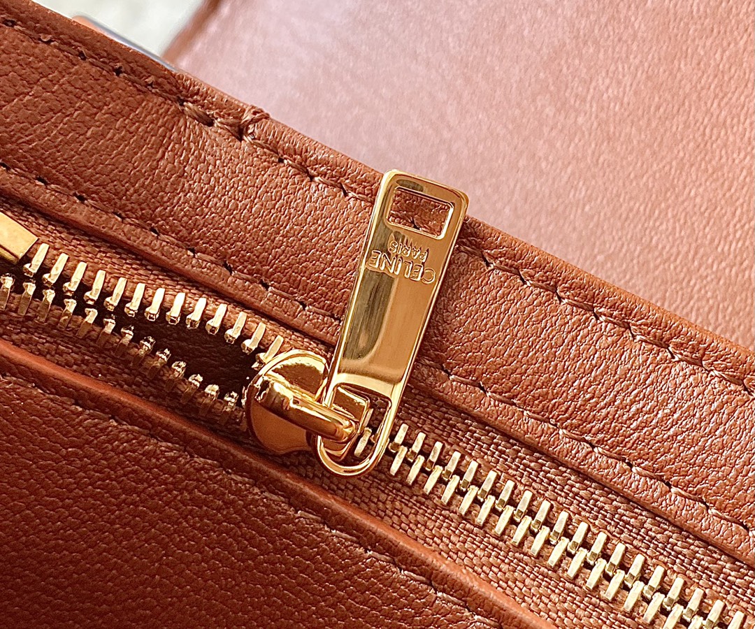 Ce**e classique triomphe bag