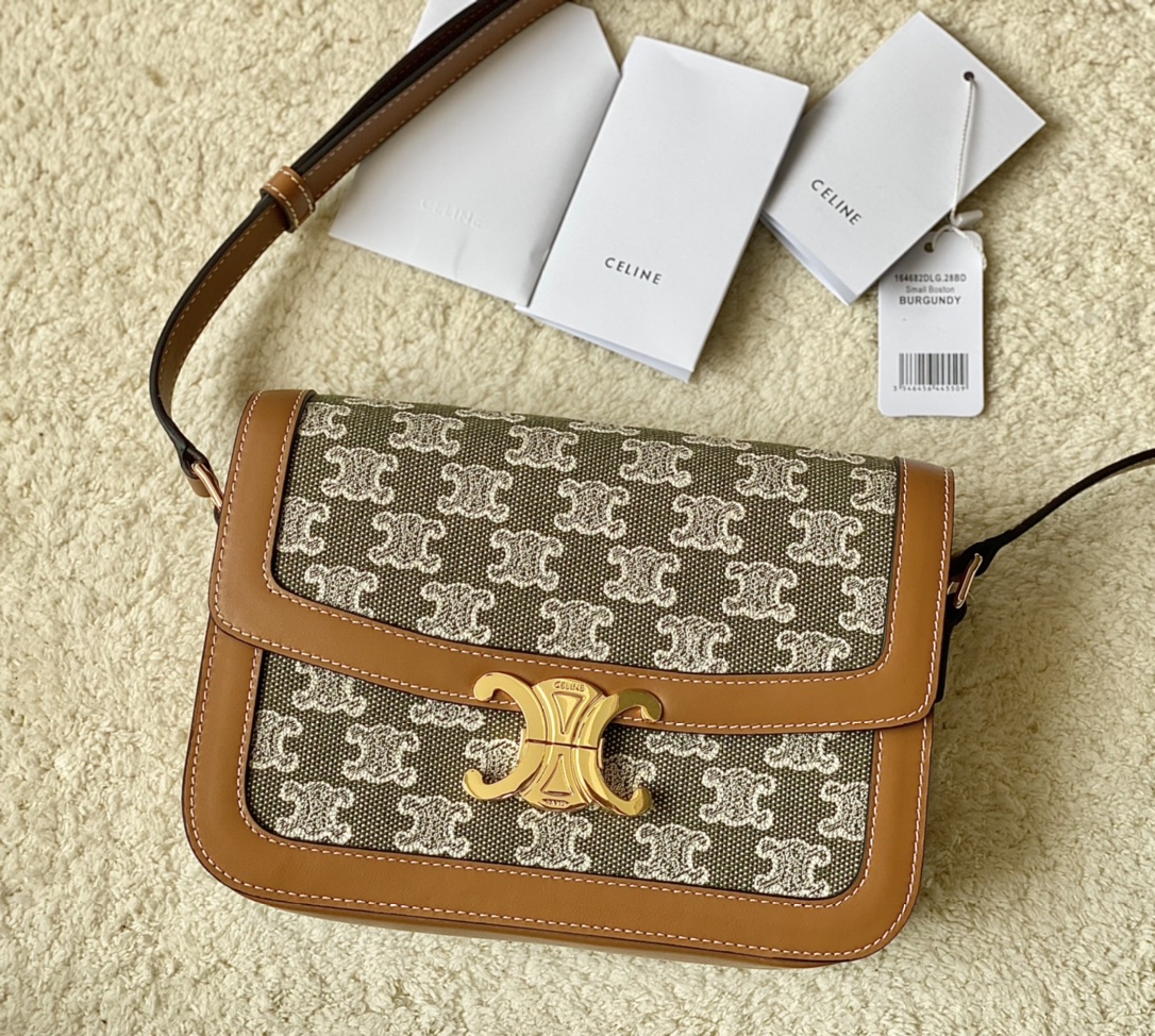 Ce**e classique triomphe bag