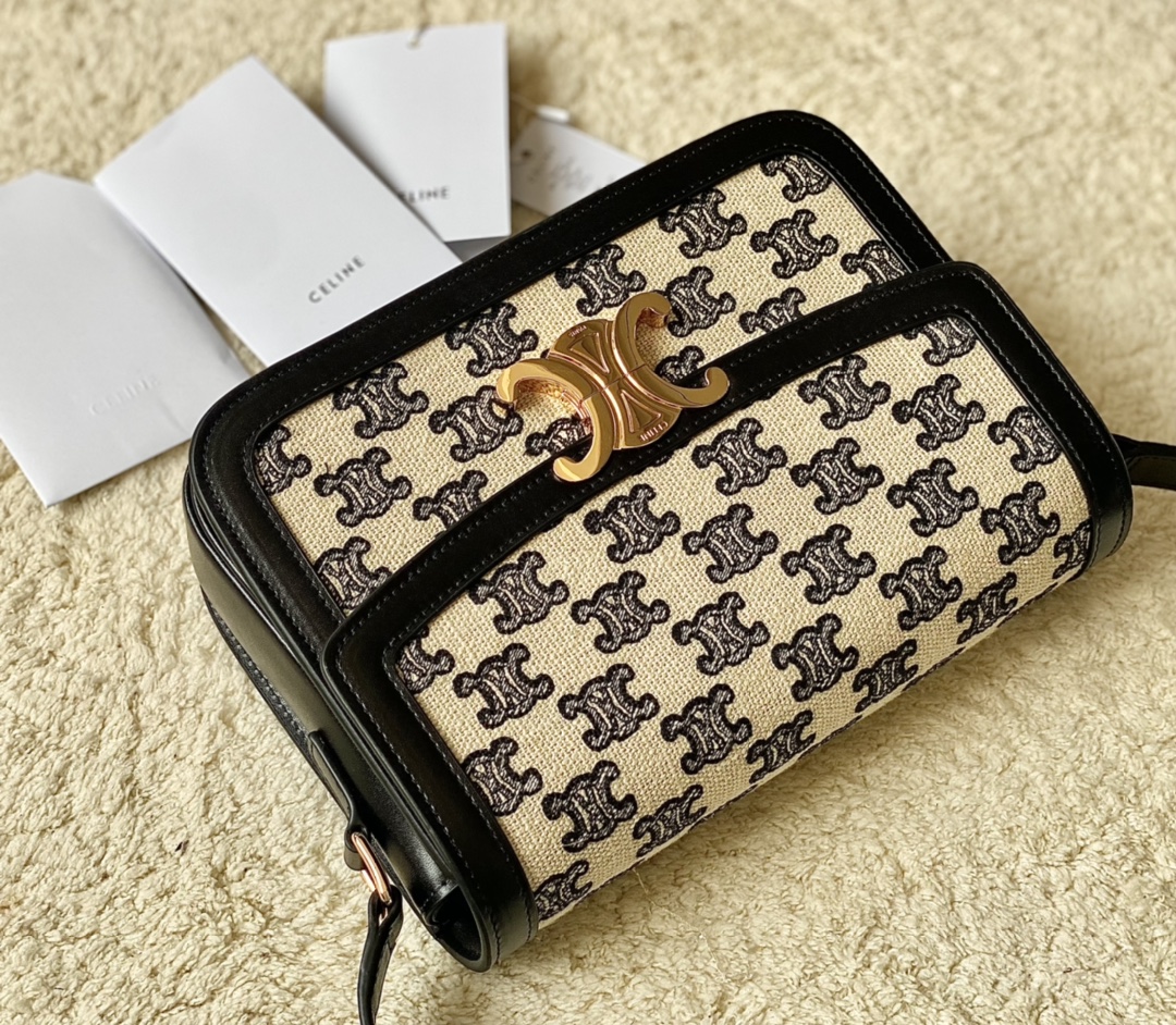 Ce**e classique triomphe bag