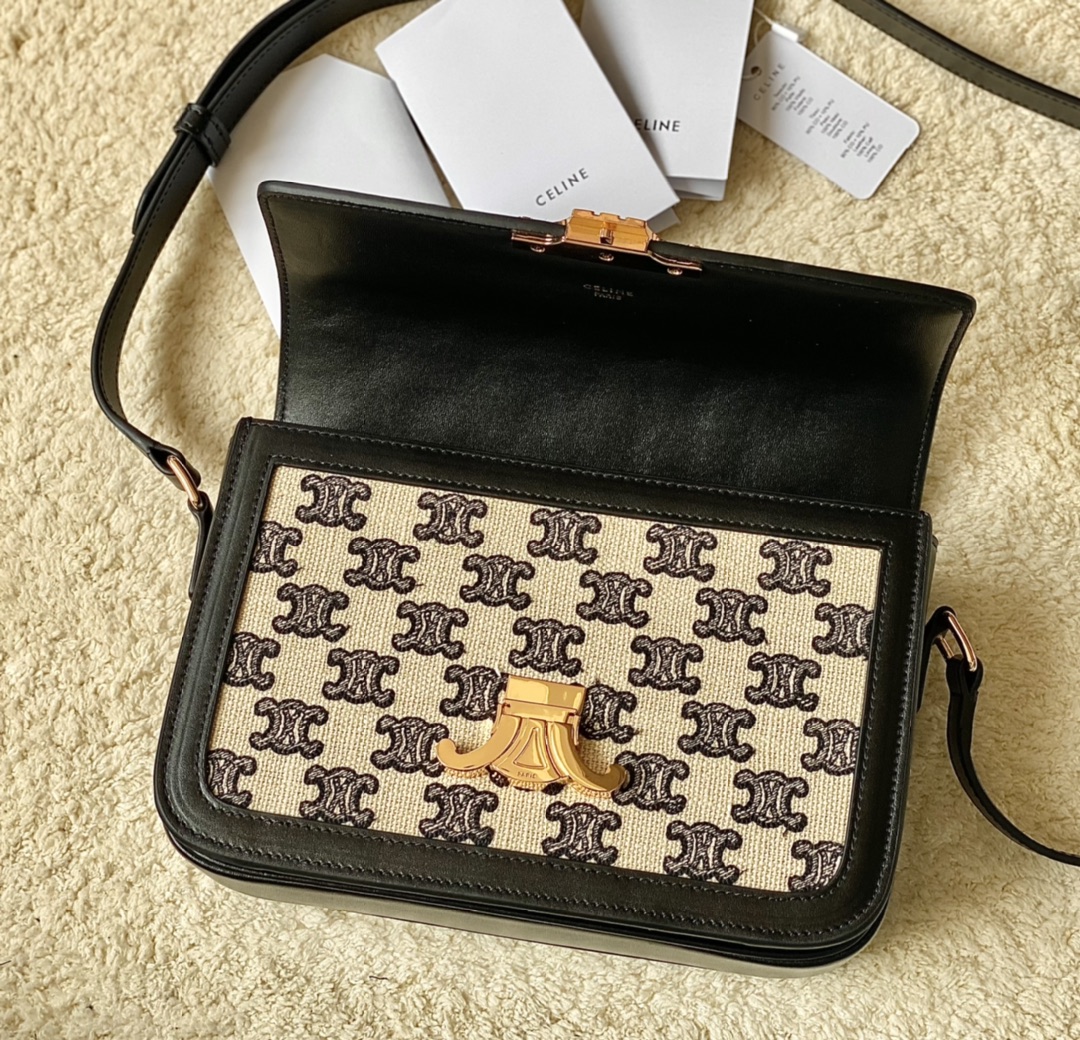 Ce**e classique triomphe bag