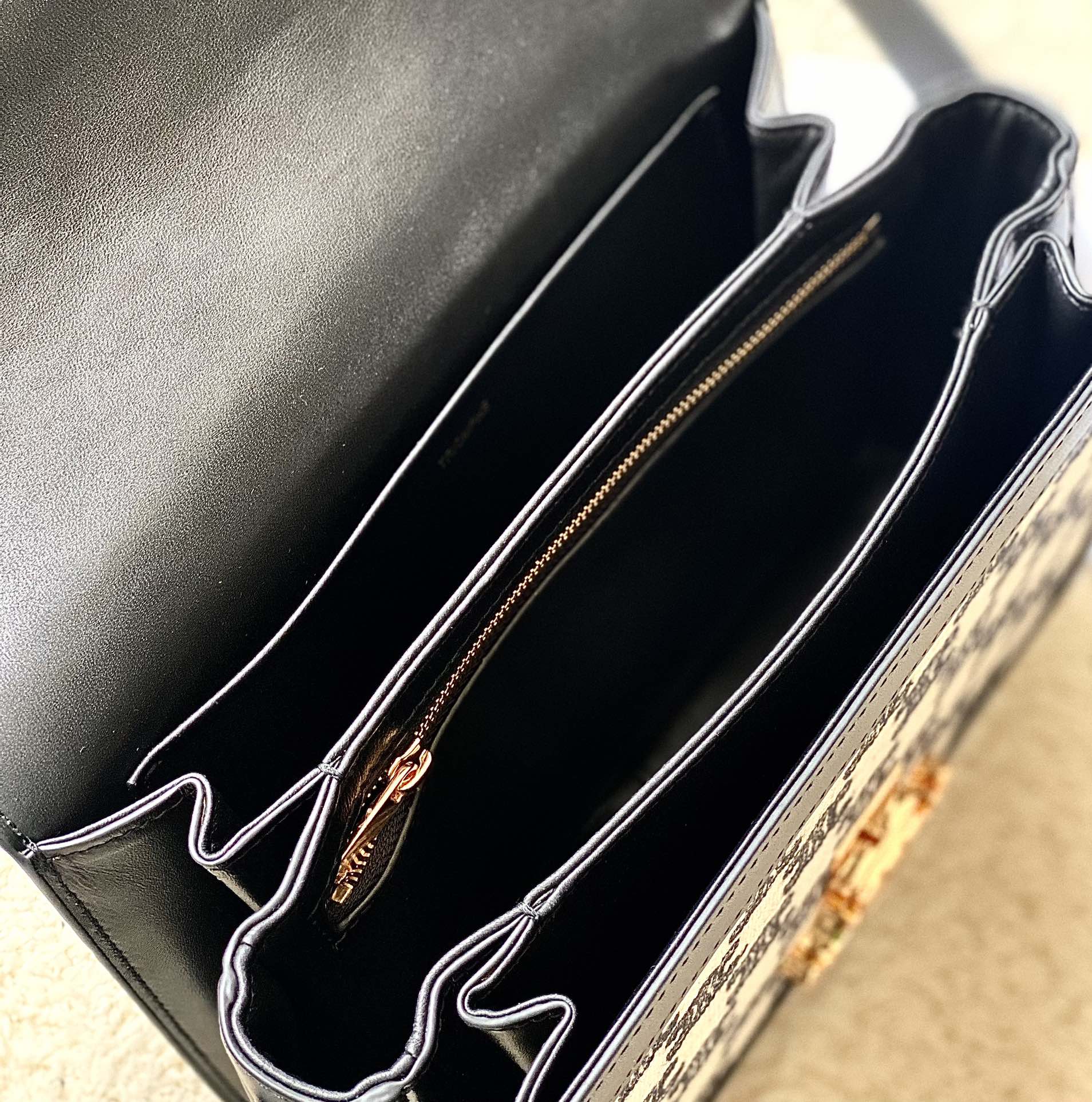 Ce**e classique triomphe bag