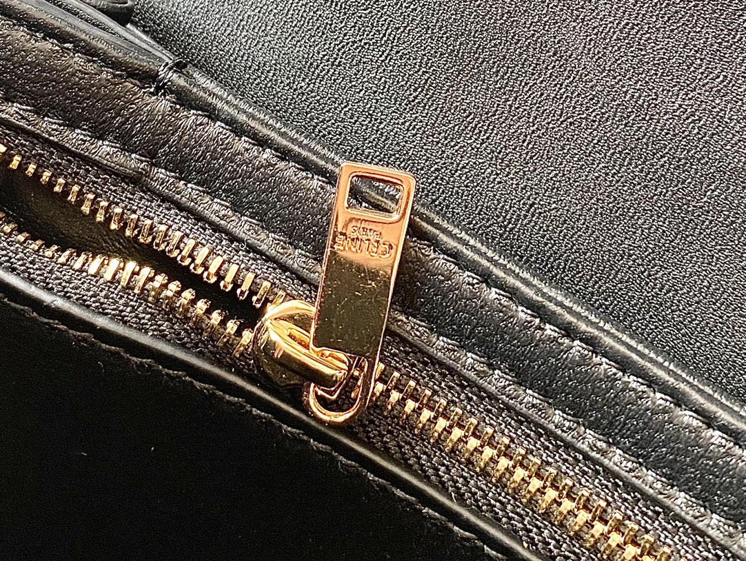 Ce**e classique triomphe bag