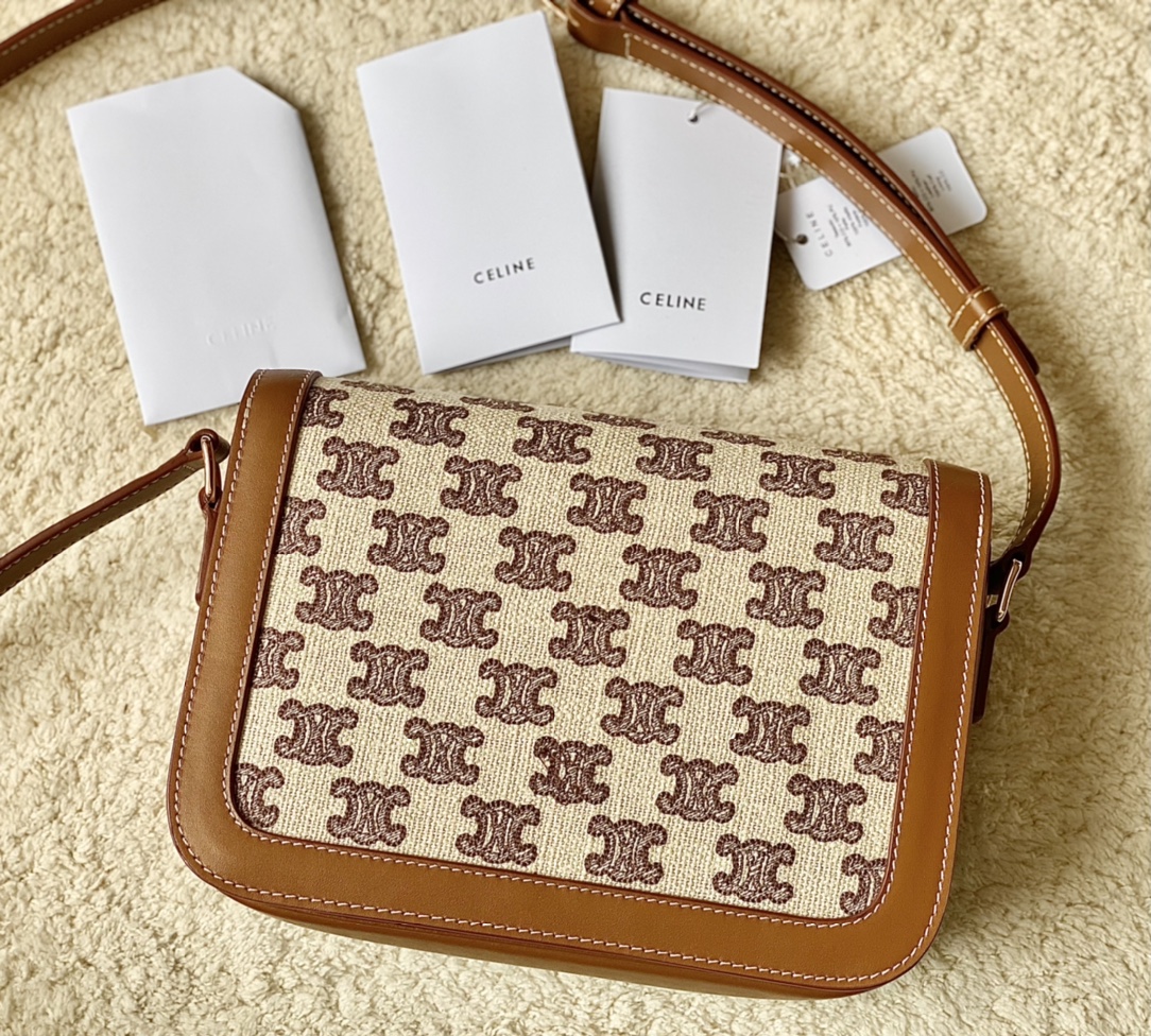 Ce**e classique triomphe bag