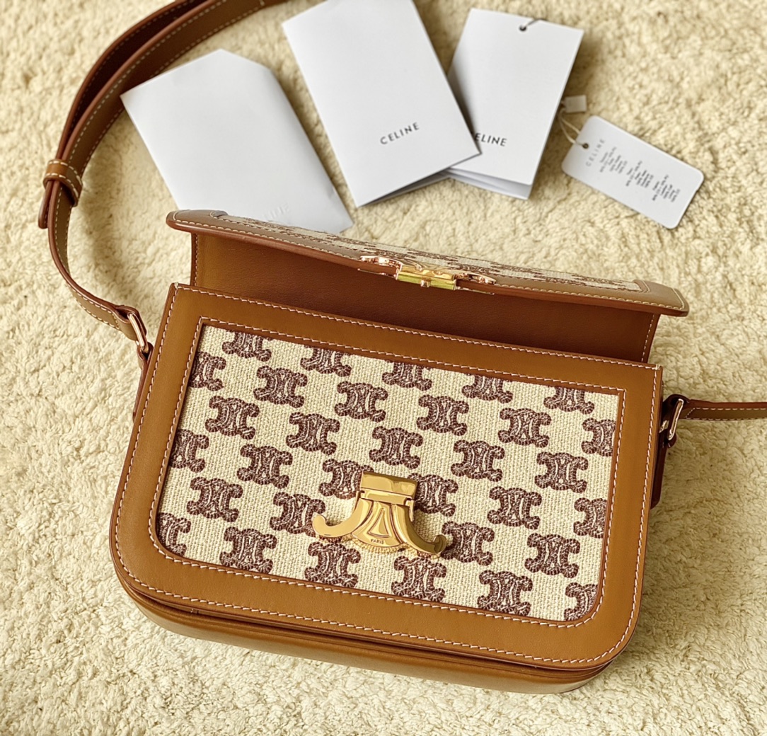 Ce**e classique triomphe bag