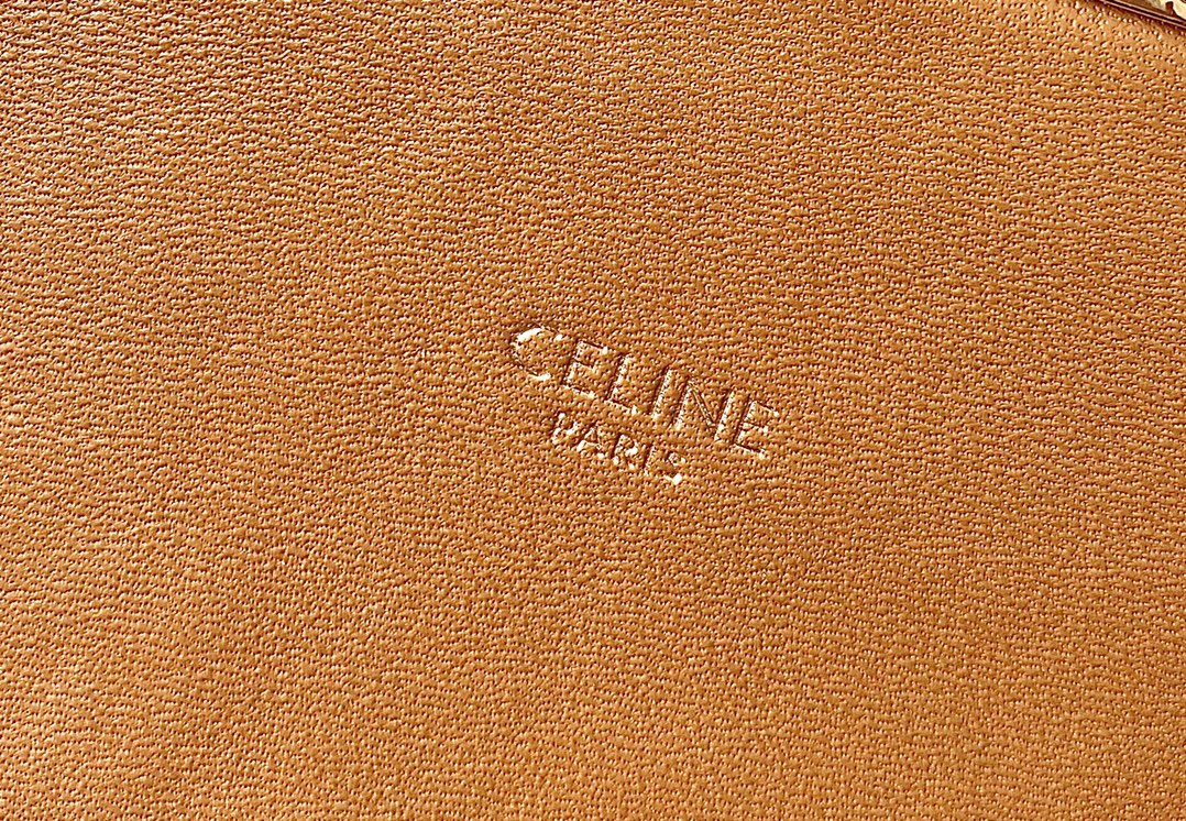 Ce**e classique triomphe bag
