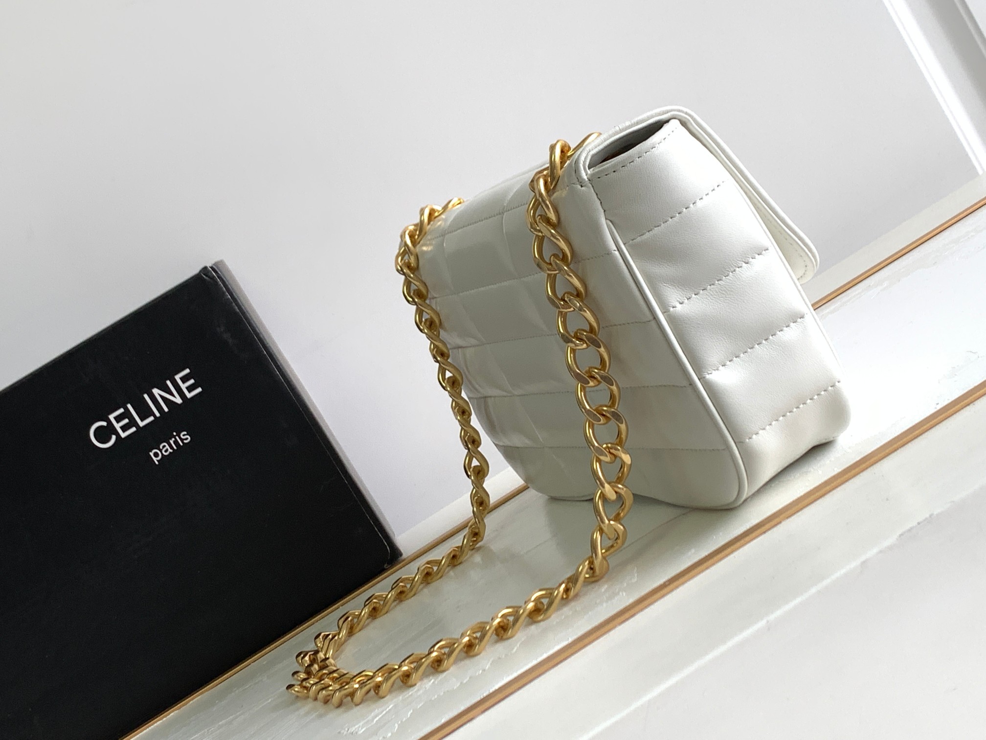 Ce**e chain shoulder bag matelasse monochrome