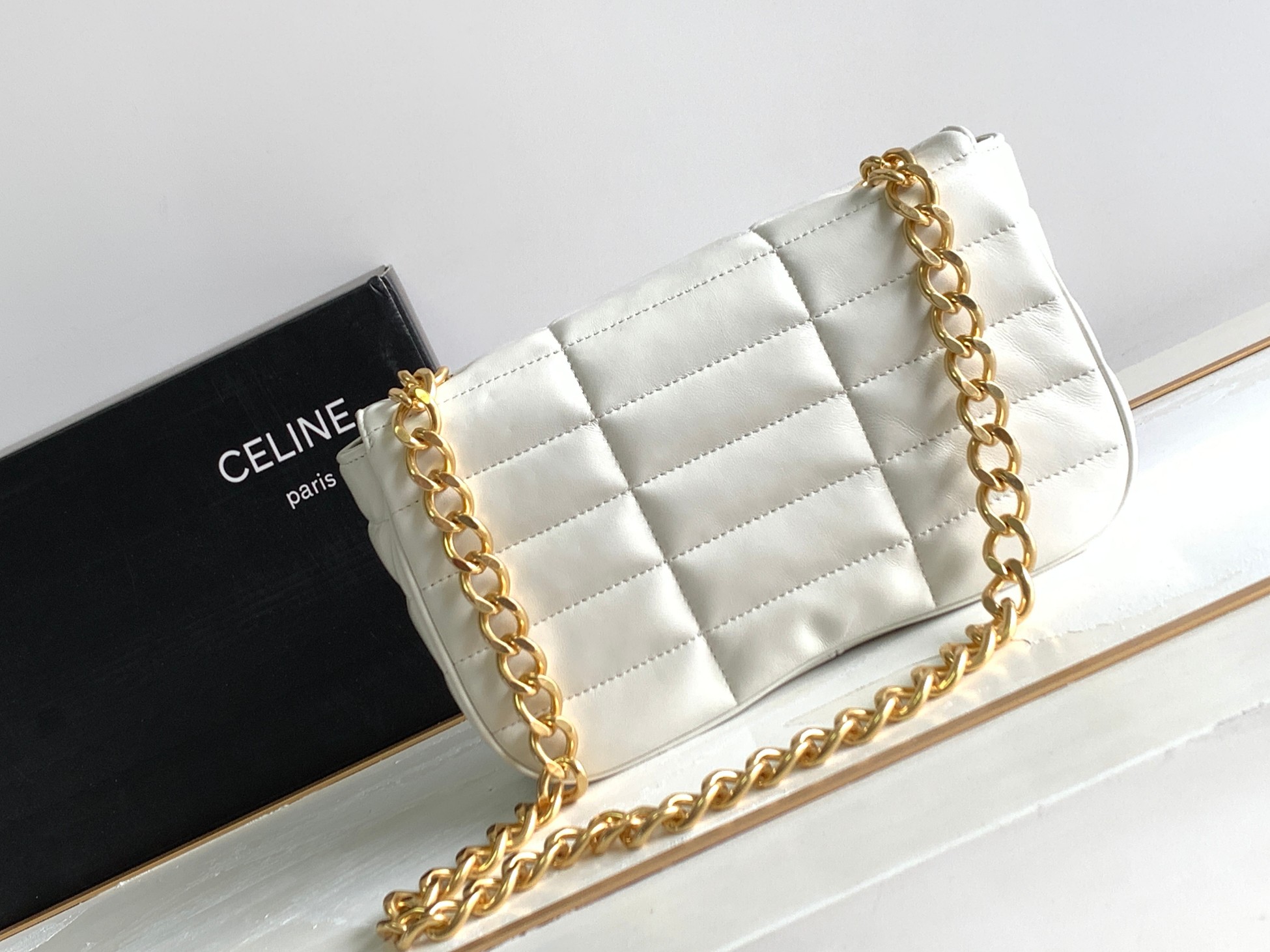 Ce**e chain shoulder bag matelasse monochrome