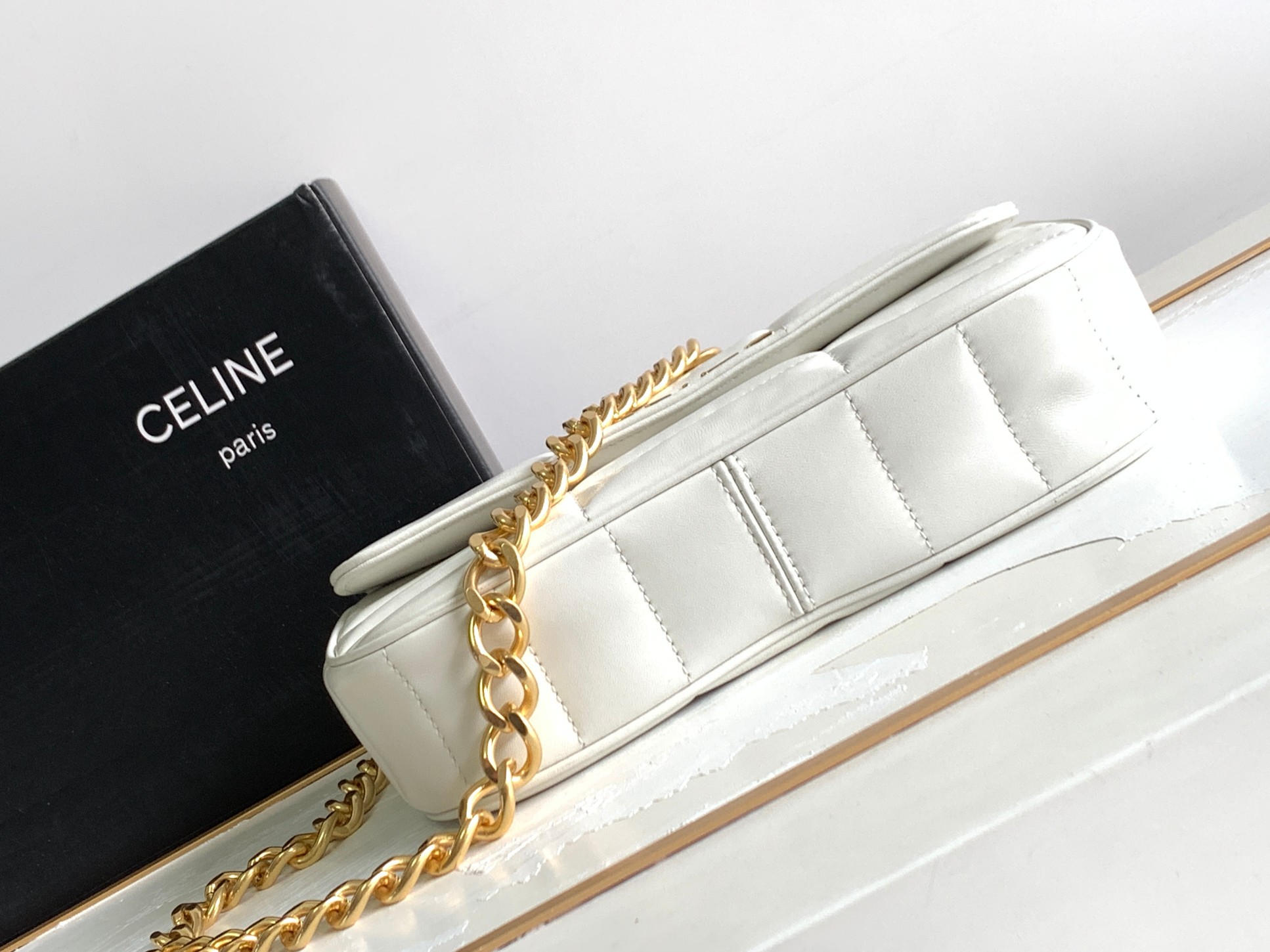 Ce**e chain shoulder bag matelasse monochrome