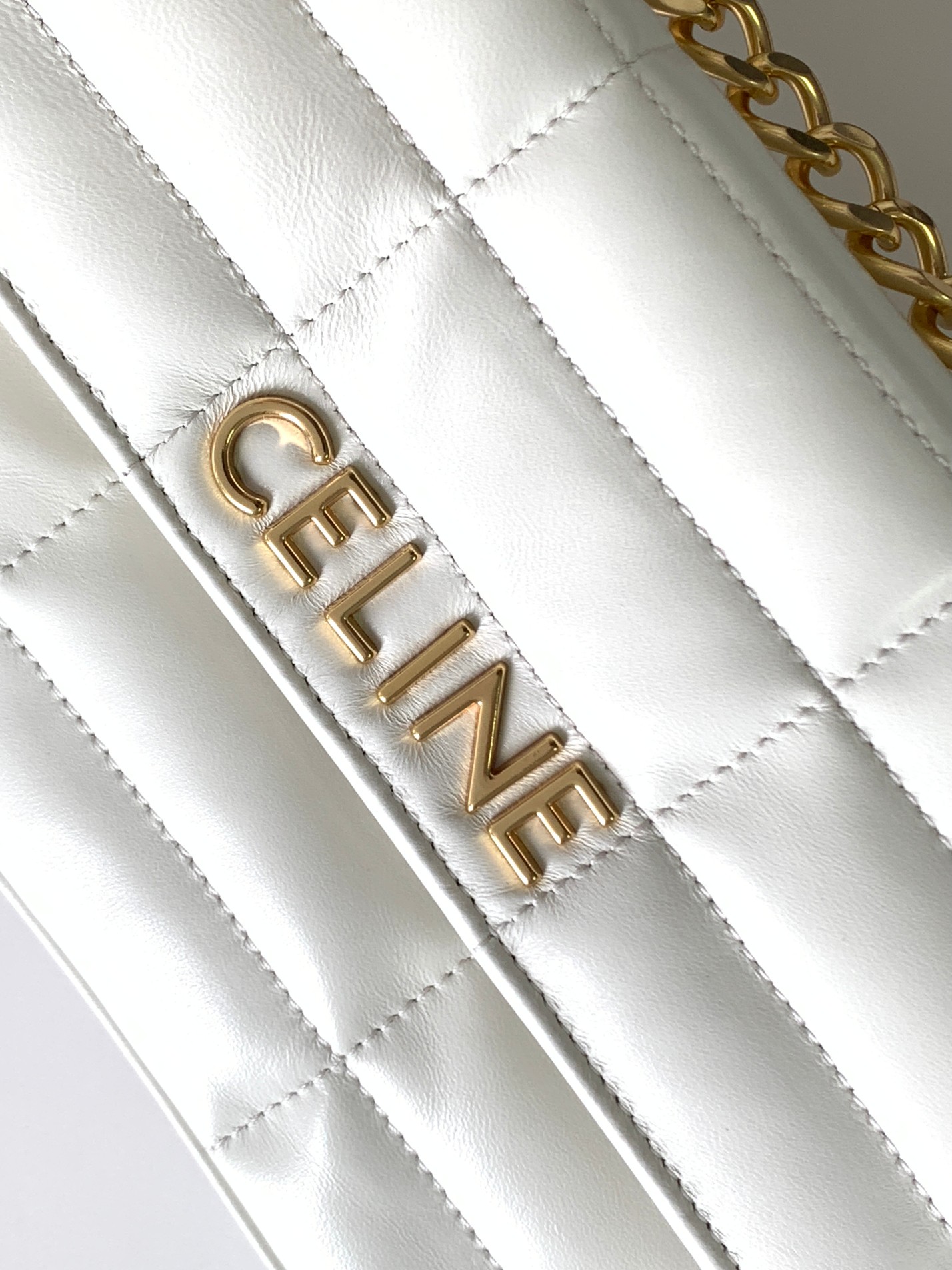 Ce**e chain shoulder bag matelasse monochrome
