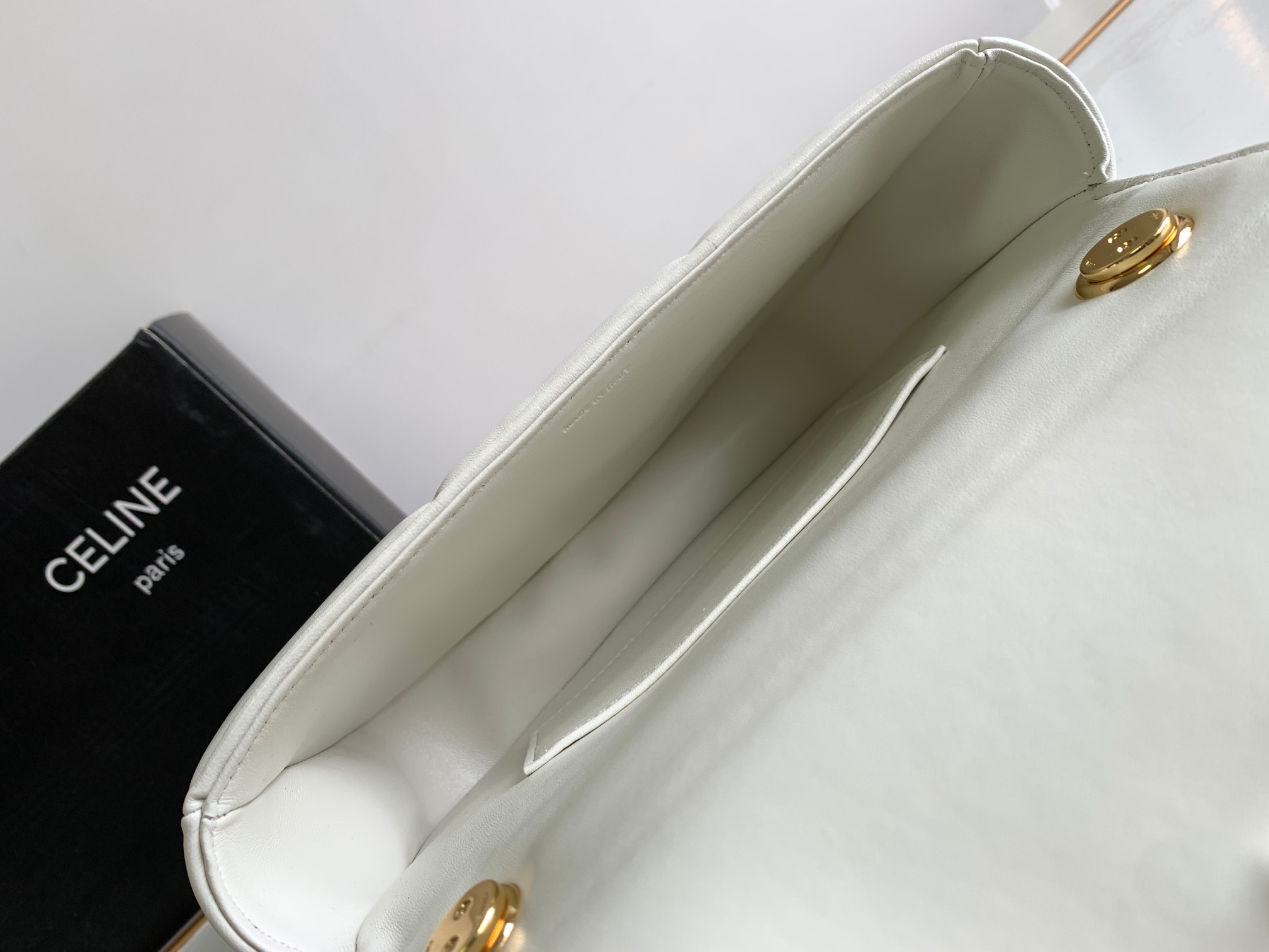 Ce**e chain shoulder bag matelasse monochrome