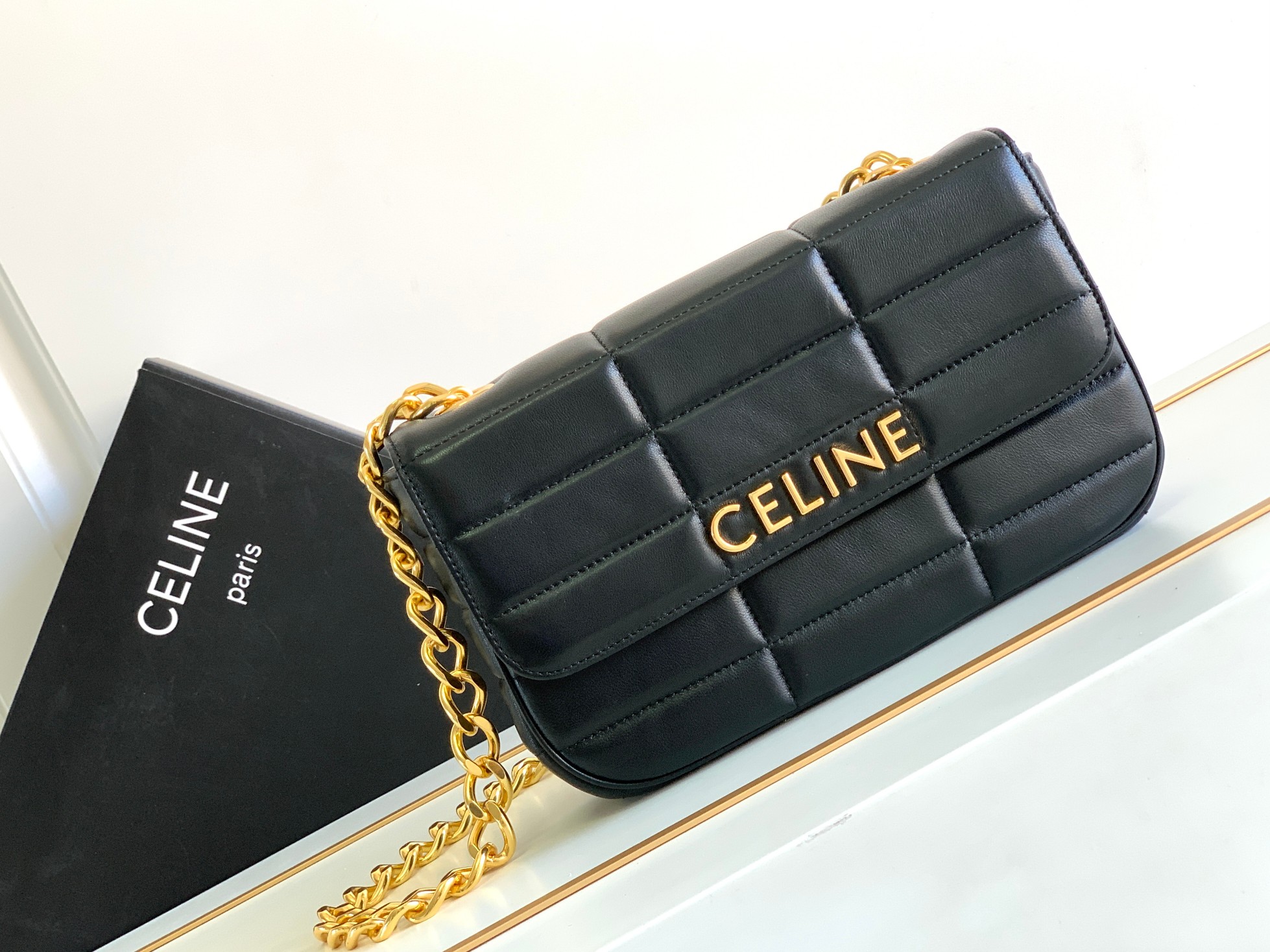 Ce**e chain shoulder bag matelasse monochrome