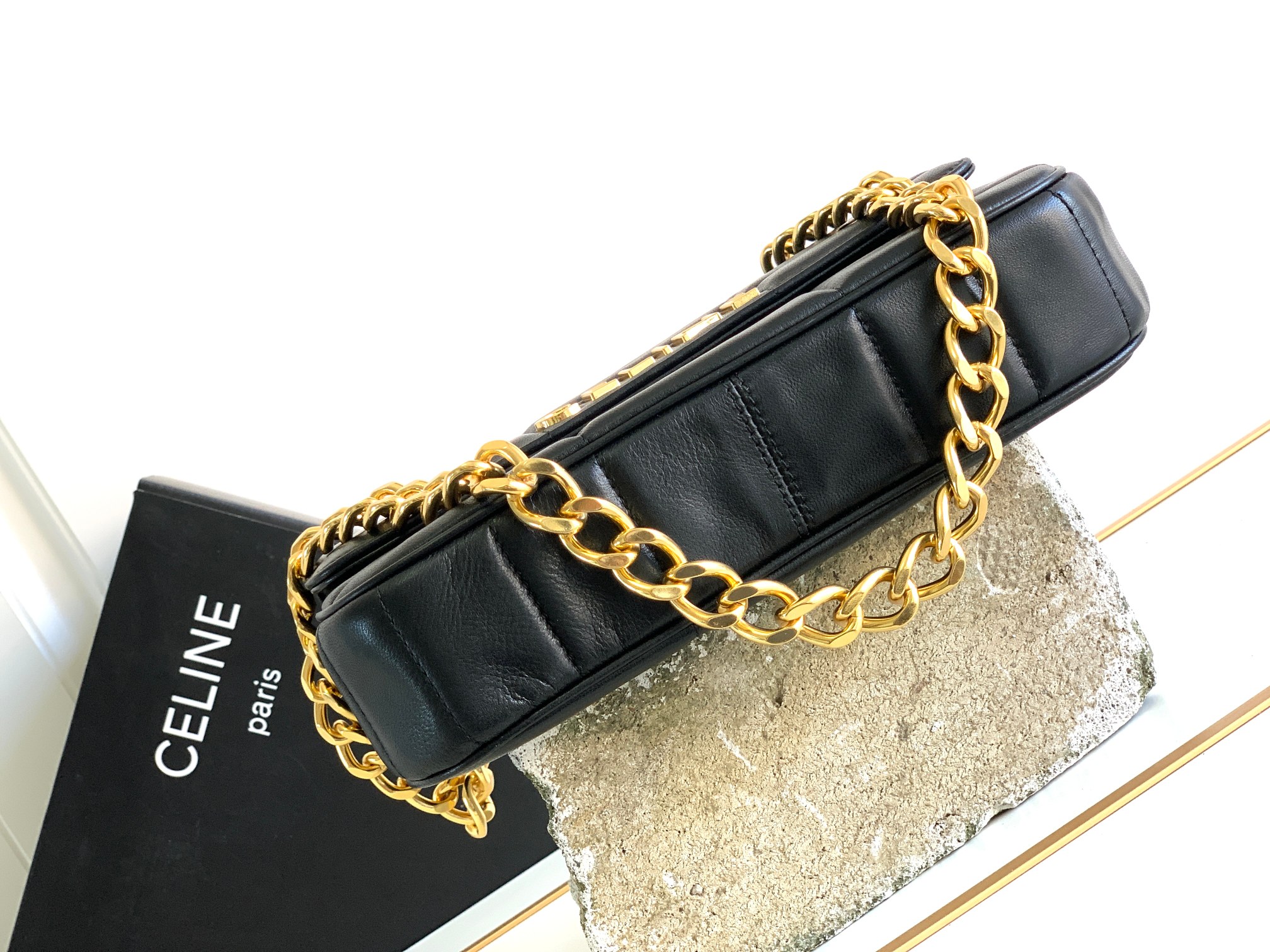 Ce**e chain shoulder bag matelasse monochrome
