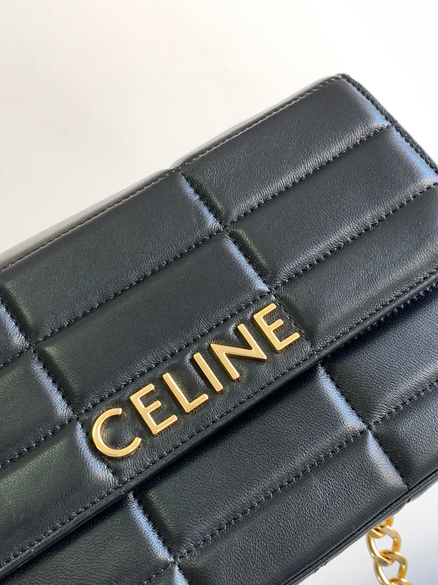 Ce**e chain shoulder bag matelasse monochrome