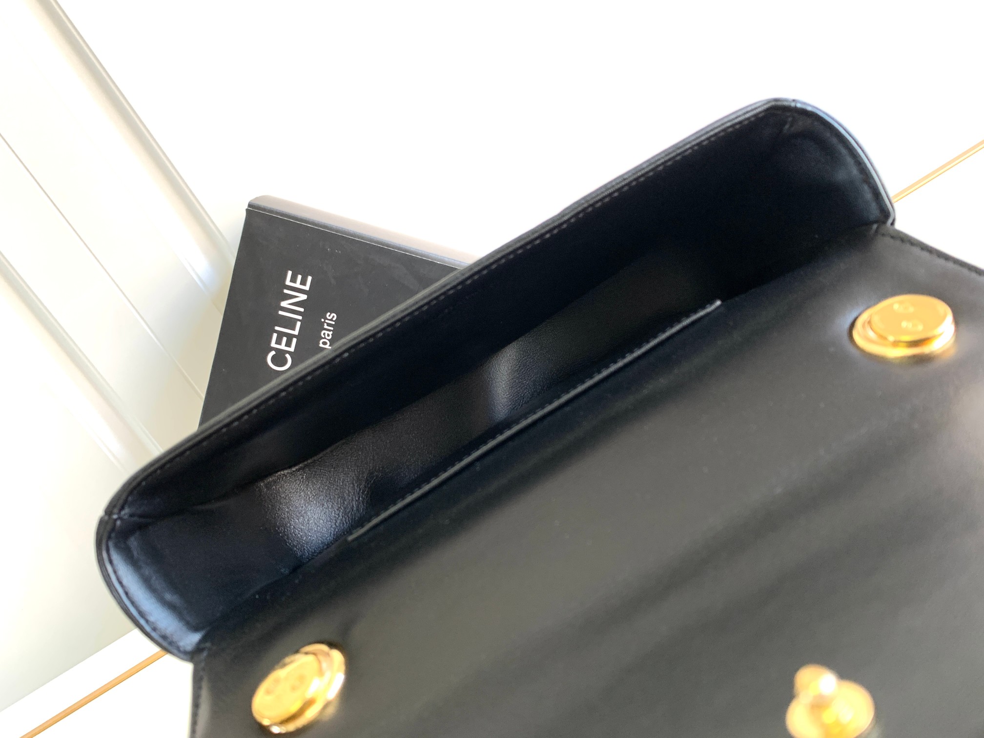 Ce**e chain shoulder bag matelasse monochrome
