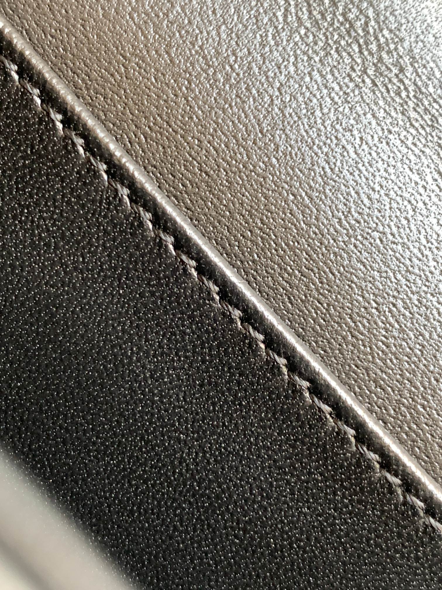Ce**e chain shoulder bag matelasse monochrome