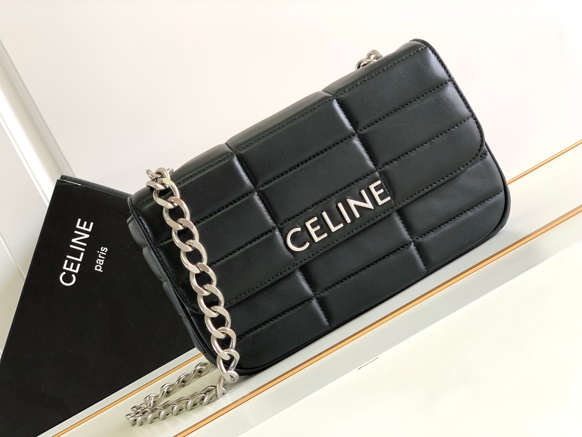 Ce**e chain shoulder bag matelasse monochrome